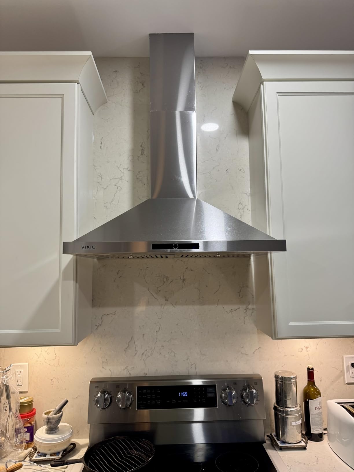 Wall Mount Range Hood 30 inch, 580 CFM, Ducted/Ductless Convertible, Stainless Steel Kitchen Vent Hood with 3-Speed Fan and LED Lights Customer Review Wall Mount Range Hood 30 inch, 580 CFM, Ducted/Ductless Convertible, Stainless Steel Kitchen Vent Hood with 3-Speed Fan and LED Lights - Customer Photo 2