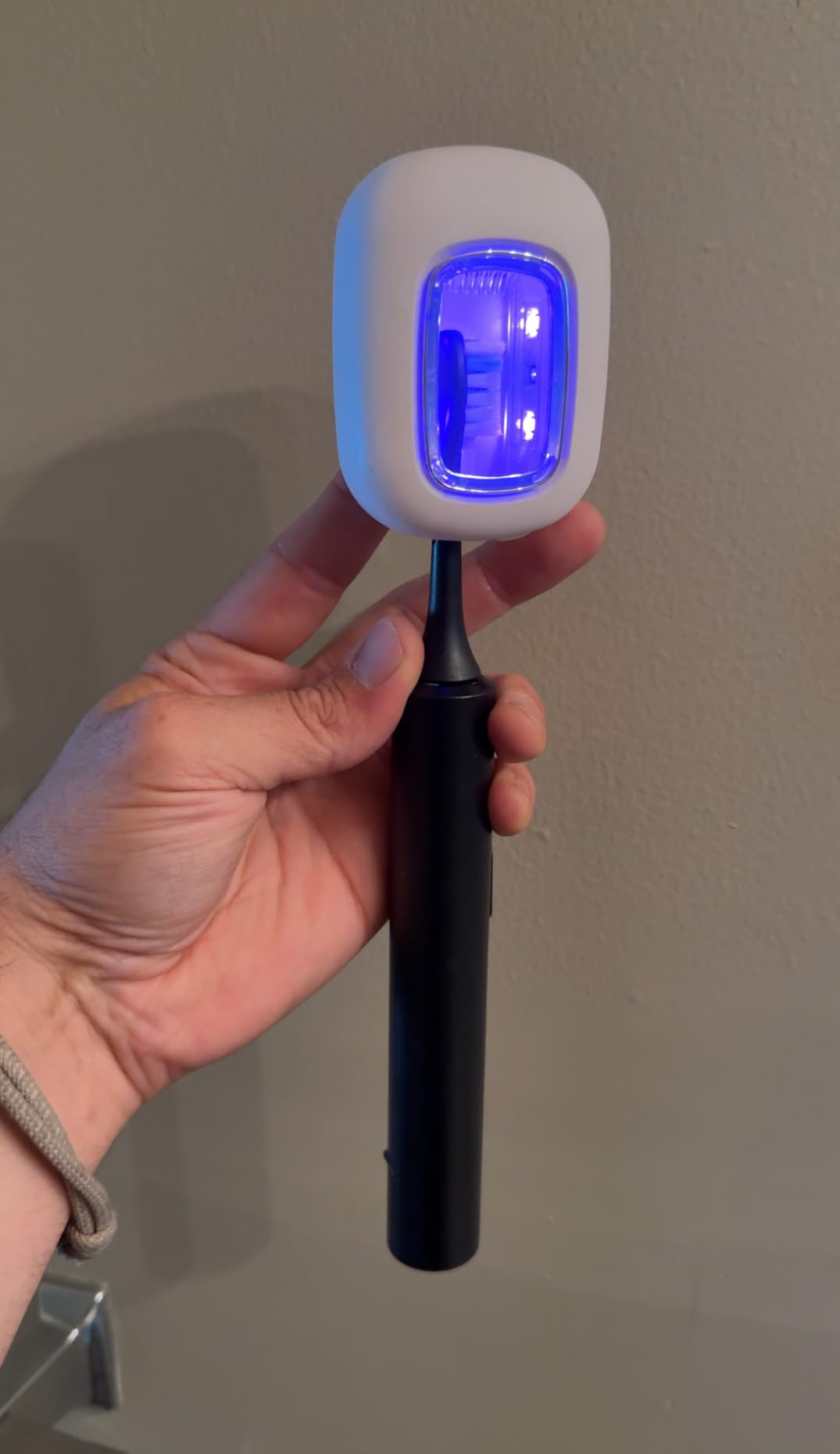 UV Toothbrush Covers Case and Holder,Dual UVC Light(2X Stronger), Clear Window,Toothbrush Cleaner Portable Brush Cover and Travel Case Fits Most Electric and Manual Toothbrushes - Customer Photo 1