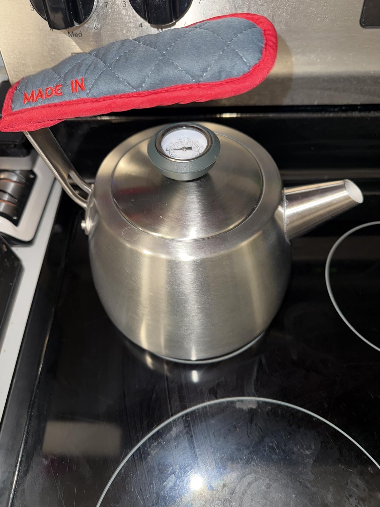Made In Cookware - 2 QT Kettle - Stainless Steel - With Built-In Temperature Gauge - Includes Handle Sleeve - Induction Compatible - Customer Photo 2