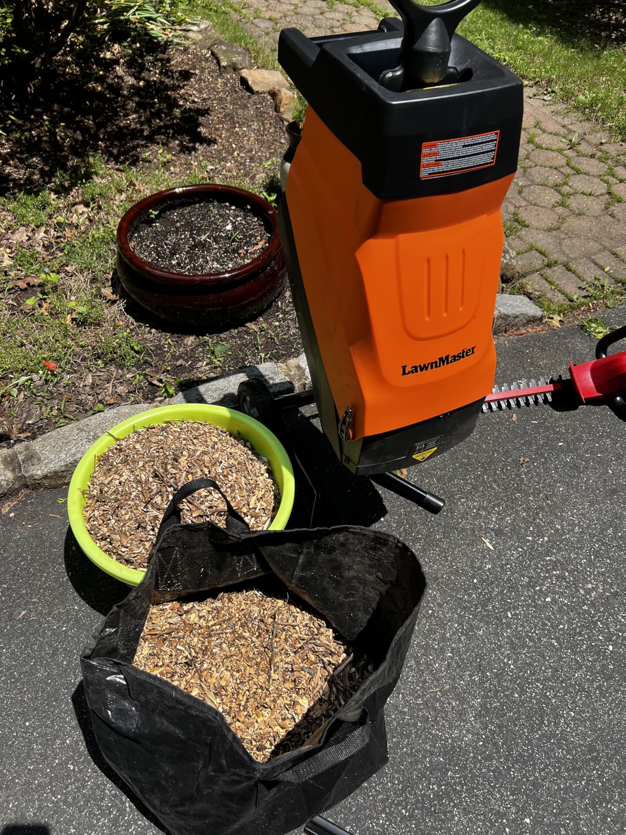 LawnMaster FD1503 Electric Wood Chipper Shredder 15-Amp 1.8-Inch Cutting Diameter Max 14:1 Reduction - Customer Photo 1