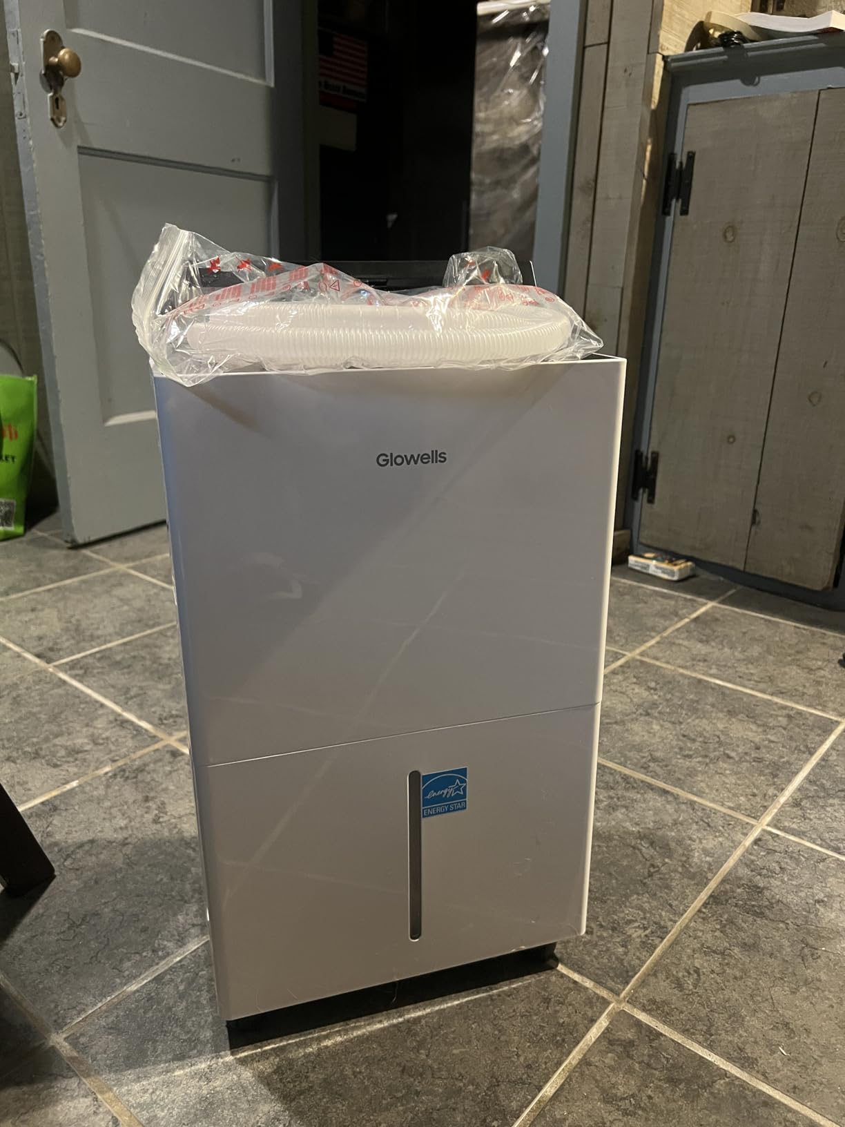 4500 Sq.ft Energy Star Dehumidifier for Home Basement, Glowells 52 Pints Large Room Dehumidifier with Drain Hose & Water Tank 0.58 Gal, Dehumidifiers with Smart Humidity Control, Auto Defrost - Customer Photo 1