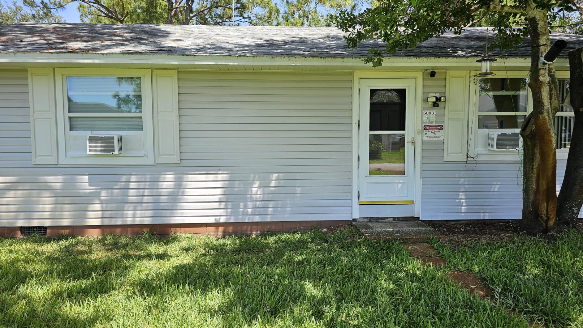 LG 5,000 BTU Window Air Conditioner, Cools 150 Sq.Ft. (10' x 15' Room Size), Quiet Operation, Electronic Control AC Unit with Remote, 2 Cooling & Fan Speeds, 2-Way Air Deflection, Auto Restart, 115V - Customer Photo 2