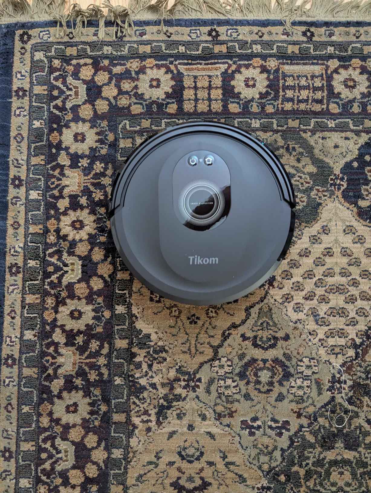 Tikom Robot Vacuum and Mop Combo, 5000Pa Robotic Vacuum Cleaner, 150 Min Max, App & Remote Control, Ideal for Hard Floor, Carpet, Pet Hair, Self-Charge(G8000 Max) - Customer Photo 1