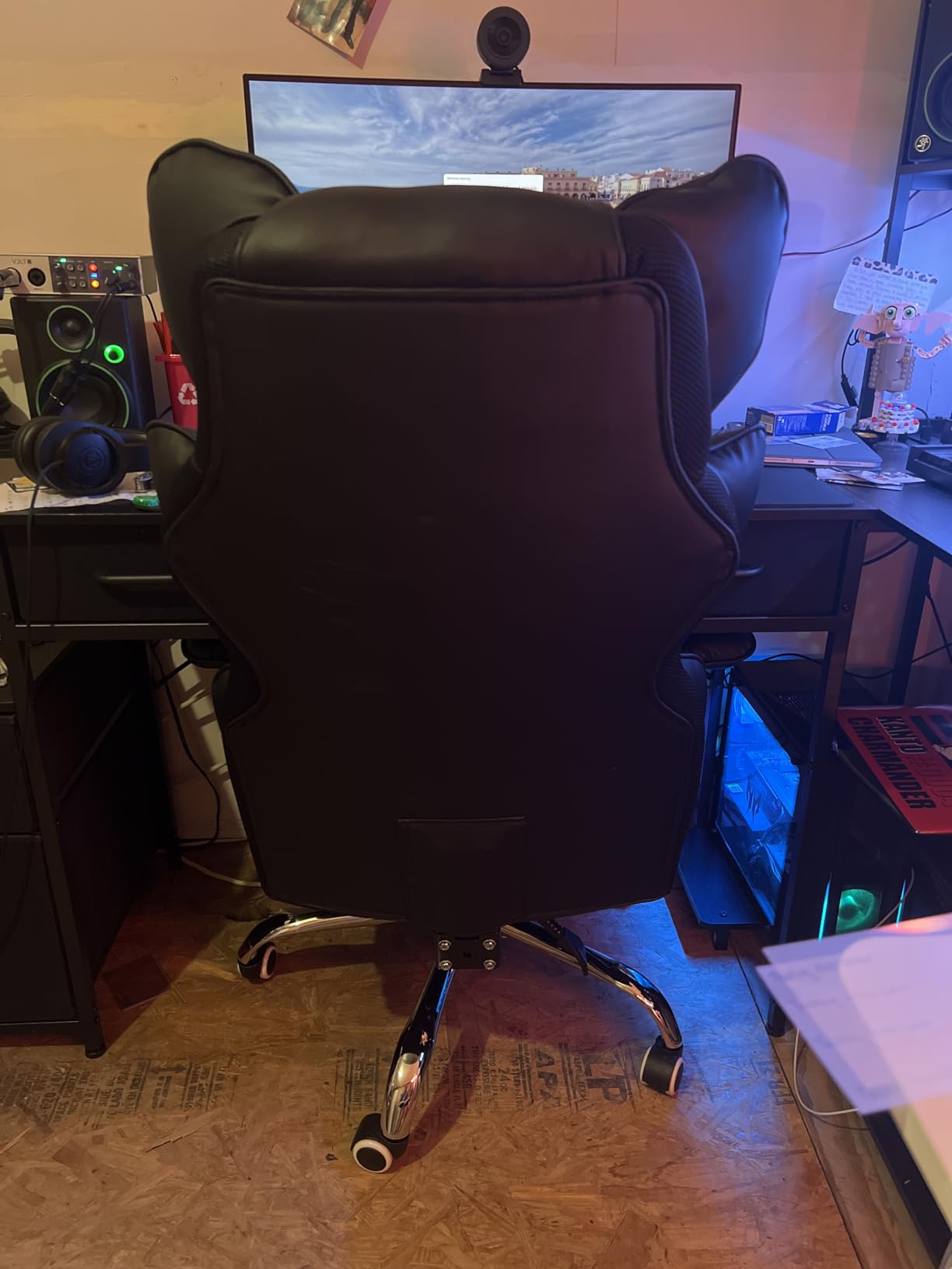 COMHOMA Big and Tall Office Chair 400LBS Wide Ergonomic Gaming Chair with Deluxe Embossing Designed Leather with Foot Rest,150°Reclining Adjustable Armrests - Customer Photo 1