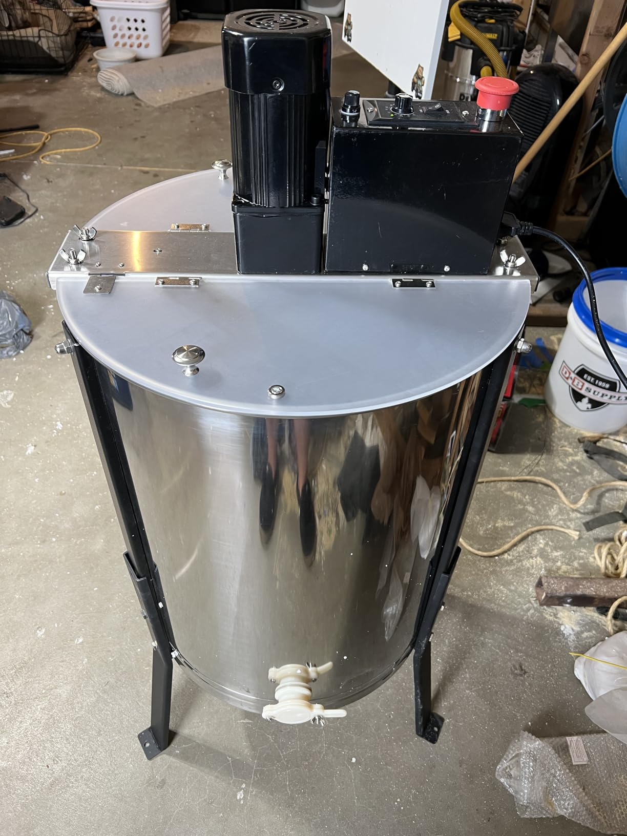 Honey Lake 3 Frame Electric Honey Extractor – Food Grade Stainless Steel Drum, Adjustable Speed & Height, 140W Quiet Motor, Transparent Lid, Honey Spinner for Beekeeping Harvest - Customer Photo 2