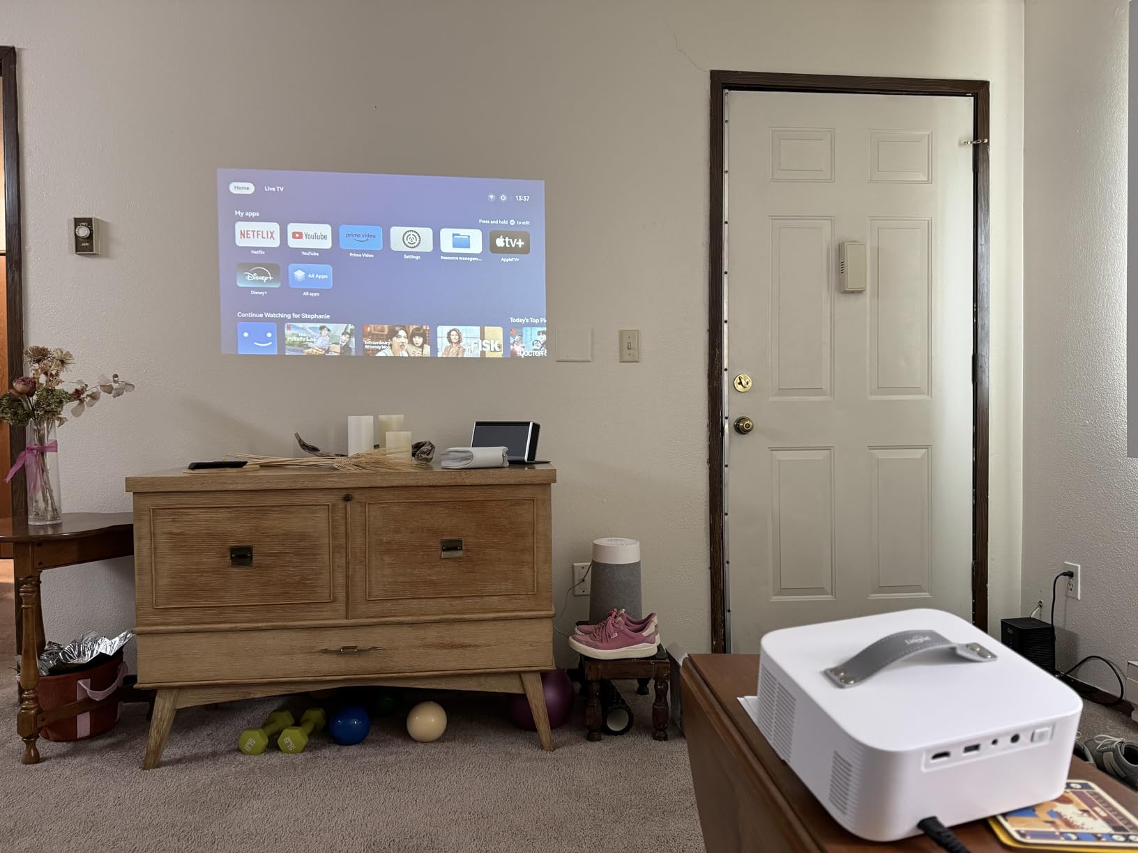 [AI Movin 2.0 System/1200 ANSI/Auto Focus] Projector with WiFi and Bluetooth, Outdoor-Projector 30W DoIby Audio APPS Built-in, Lisowod 1080P Smart Portable 4K Proyector with HDR10+ 2025 Upgraded - Customer Photo 1