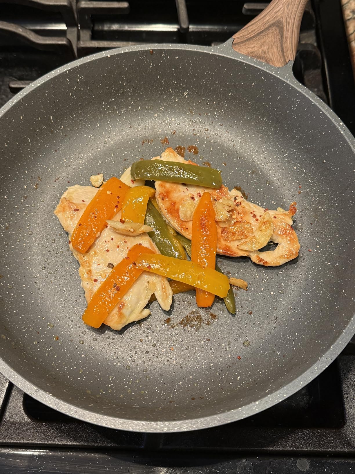 SENSARTE Nonstick Ceramic Frying Pan Skillet with Lid, 10 Inch Omelet Pan, Healthy Non Toxic Chef Pan, Induction Compatible Egg Pan with Heat Resistant Handle, Free of Intentionally Added PFAS/PTFE - Customer Photo 2
