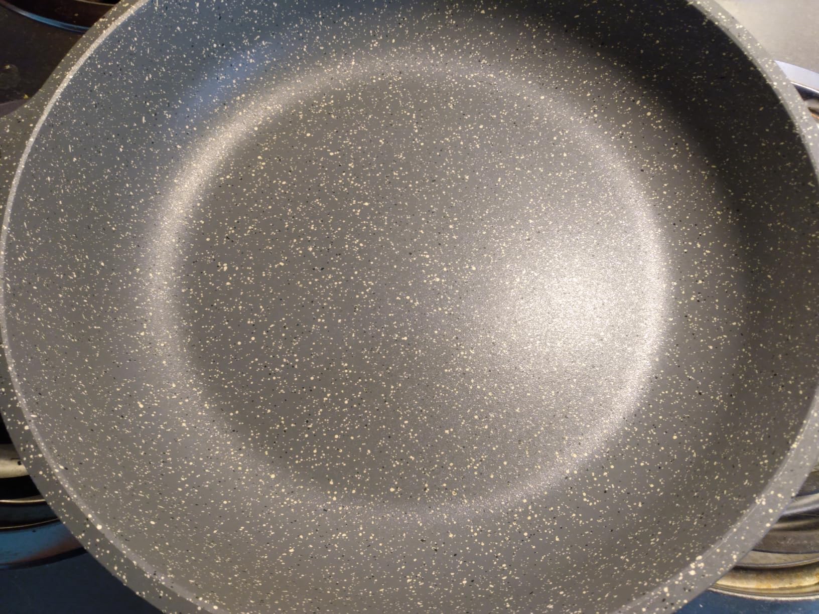 SENSARTE Nonstick Ceramic Frying Pan Skillet, 12.5 Inch Omelet Pan, Healthy Non Toxic Chef Pan, Induction Compatible Egg Pan with Heat Resistant Handle, PFAS-Free, White - Customer Photo 2