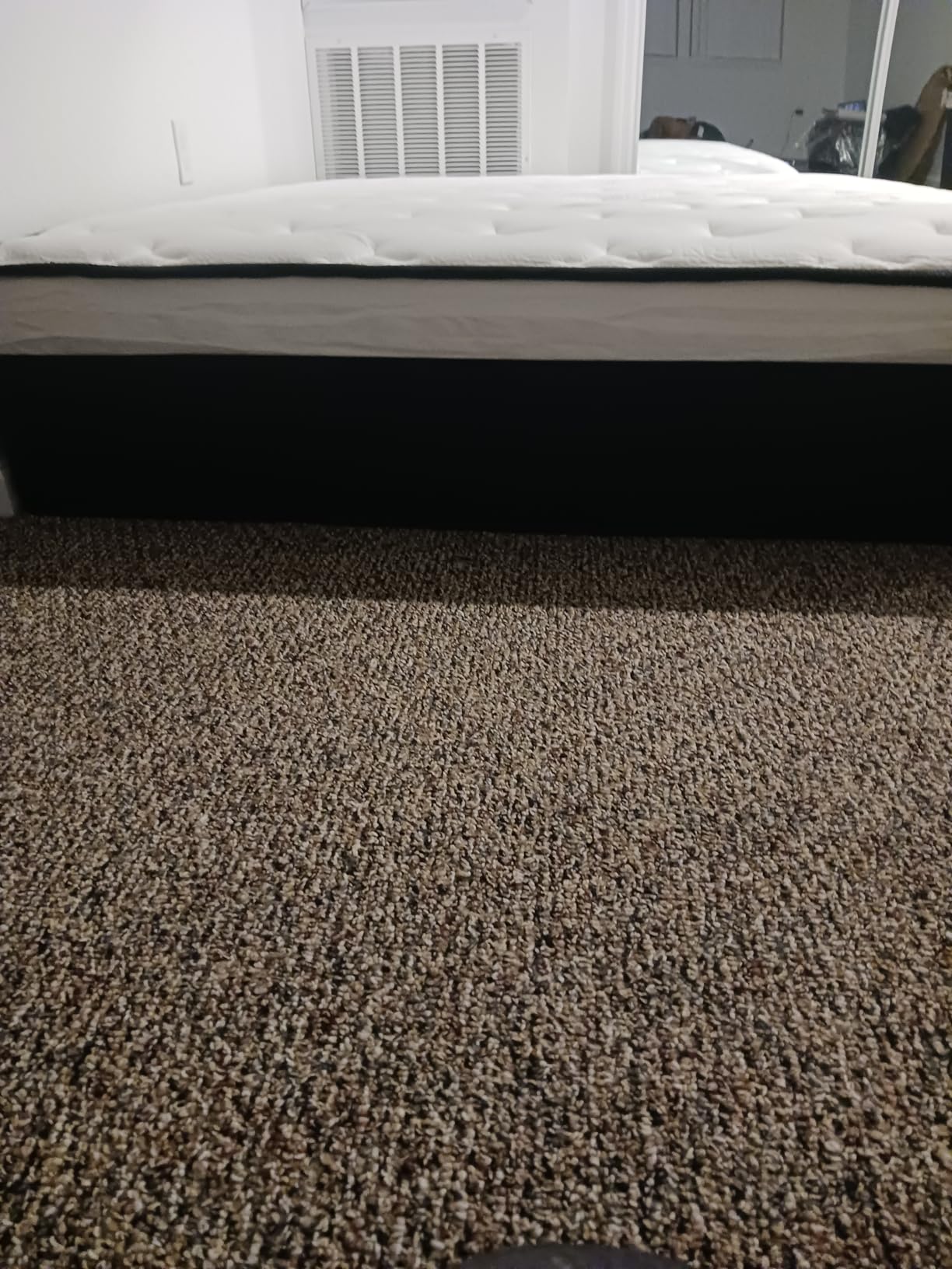Queen Mattress, 12 Inch Queen Hybrid Mattress in a Box with Memory Foam, Medium Firm, Euro Top, Reinforced Edge Support, Pressure Relief & Motion Isolation, CertiPUR-US Certified - Customer Photo 1