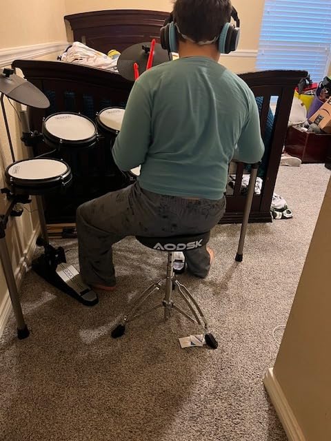 AODSK Drum Throne, Widened and Thickly Padded Adjustable Drum Stool, Height Adjustable Range: 16.34 in-20.67 in Suitable for Children, Adult Drummers - Customer Photo 2