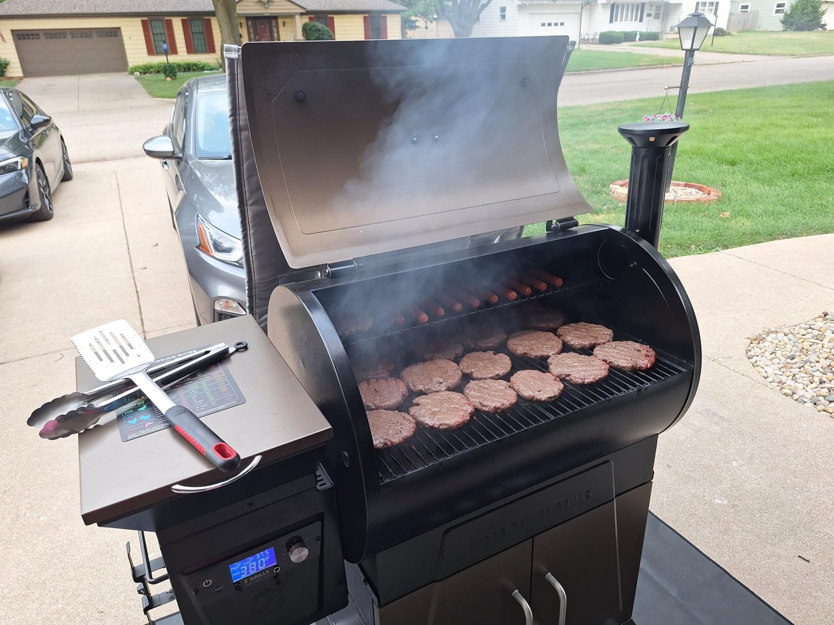 Z GRILLS 2025 Electric Pellet Grill & Smoker, 700 sq in Cooking Area, Dual-Wall Insulation, PID V2.1 Controller, Meat Probes, Easy Hopper Clean-out, Includes Grill Cover, 8 in 1 Outdoor BBQ, 700D6 - Customer Photo 1