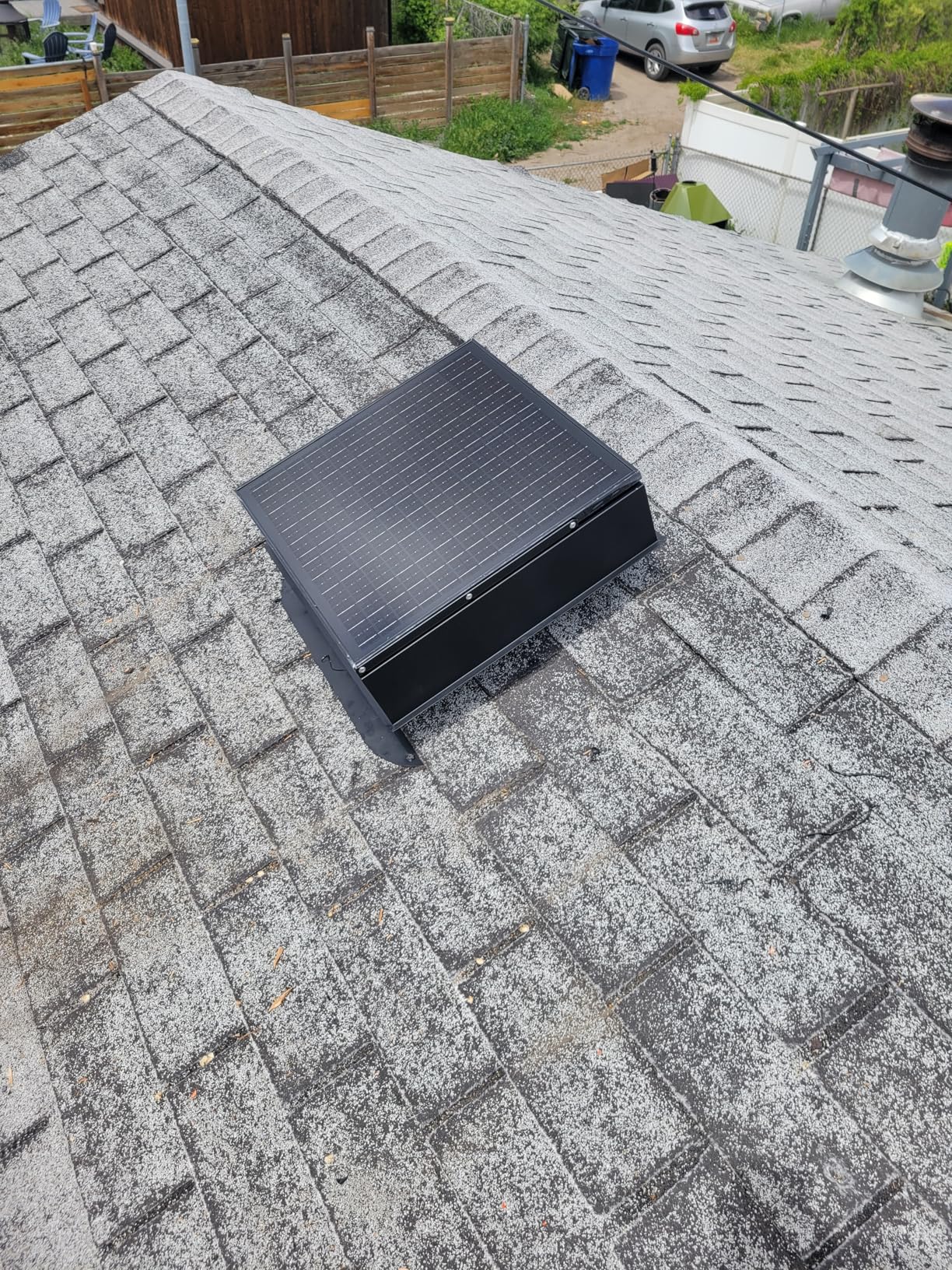 VEVOR Roof Attic Exhaust Fan, 35W Smart Solar Roof Ventilation Fan Auto Temperature Control, 2400 CFM Airflow Built-in Brushless DC Motor for Cooling and Dehumidification, No Remote - Customer Photo 1