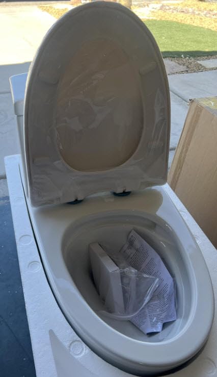 Deer Valley Elongated One Piece Toilet with Soft Close Seat, Dual Flush (1.1/1.6GPF) High-Efficiency Modern Bathroom Toilet Bowl with 17
