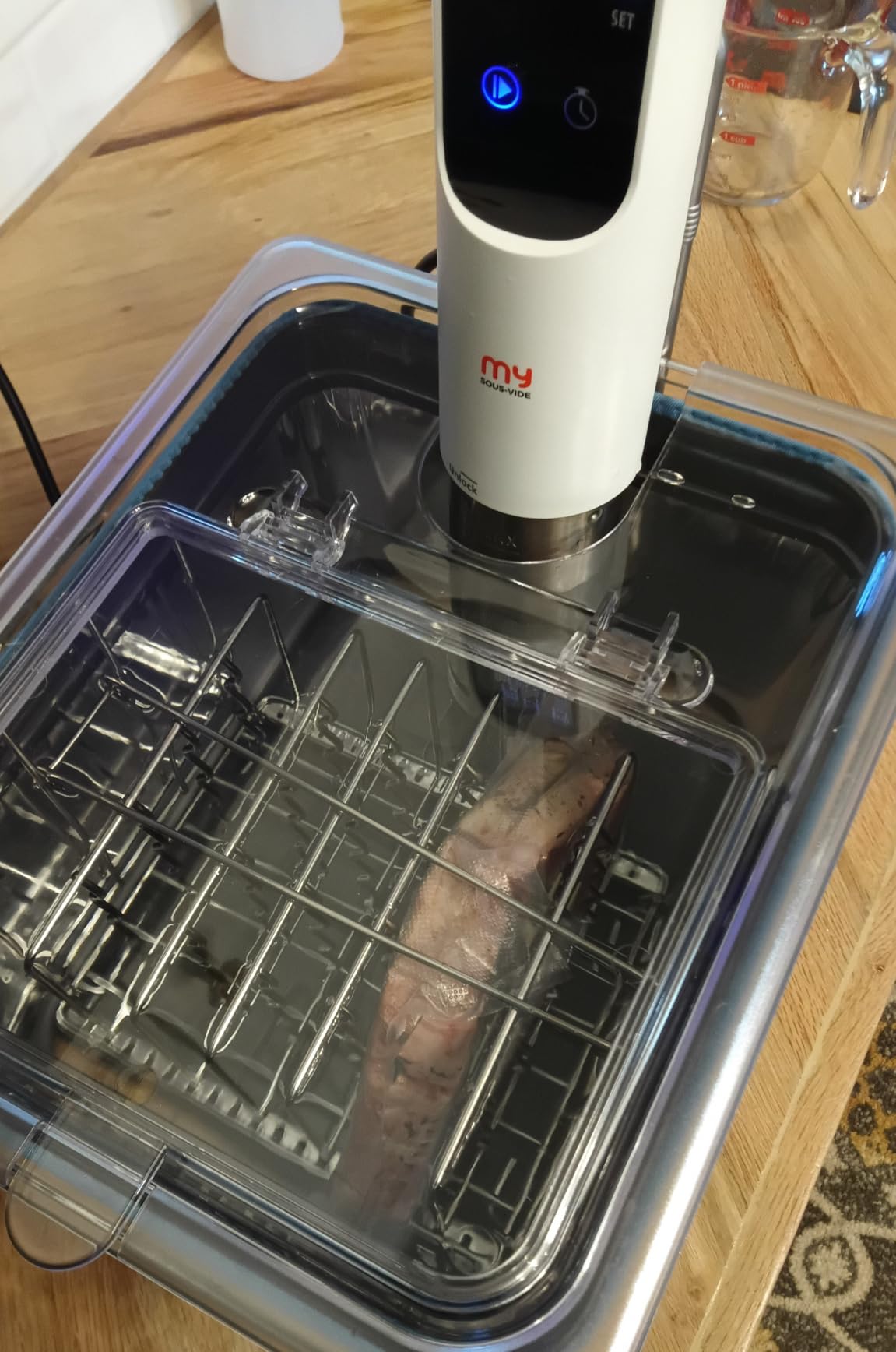 HOMENOTE Sous Vide Container 12 Quart with Universal Collapsible Hinged Lid,Complete Sous Vide Accessories Kit BPA Free,Compatible with Anova and Most Sous Vide Cookers（With Rack and Sleeve） - Customer Photo 1