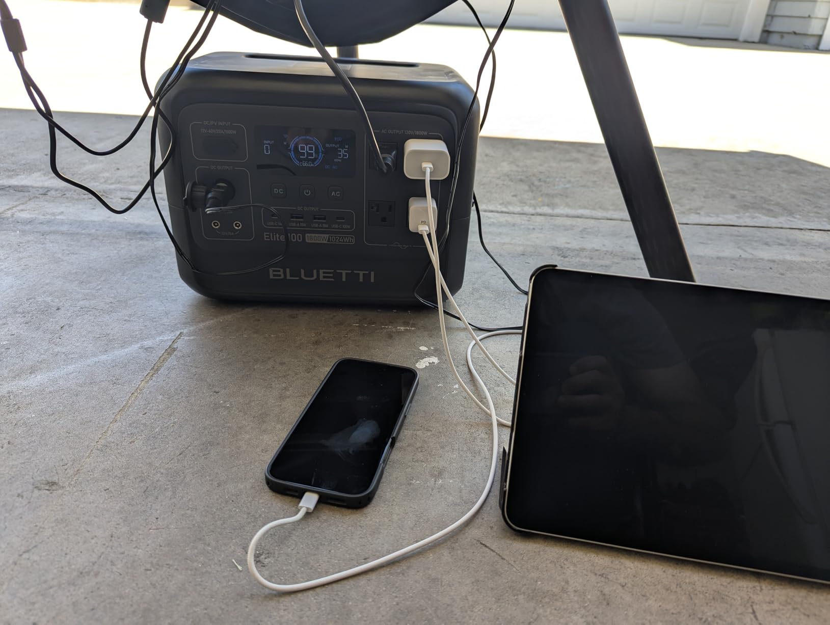 BLUETTI Elite 100 V2 (2025 New) 1024Wh Portable Power Station, LFP Battery Solar Generator w/ 4 1800W AC Outlets (3600W Surge) Backup, 35% Smaller for Camping, Outages (Solar Panel Optional) - Customer Photo 1