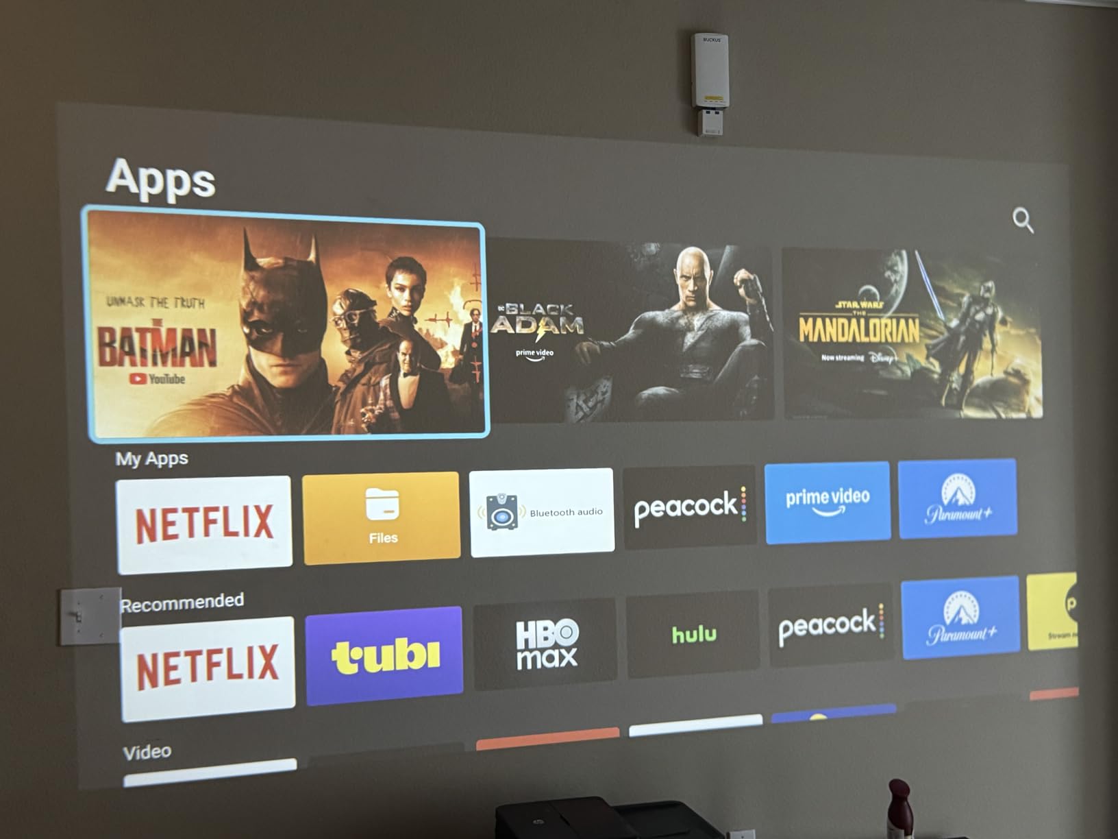2000 ANSI Netflix Officially Licensed 4K Full HD Outdoor Projector, HAPPRUN Projector with Wifi and Bluetooth, Built-in Apps, Auto Focus, Smart Projector for Movie/Home Theater/Indoor/PS5/PC/Phone - Customer Photo 2