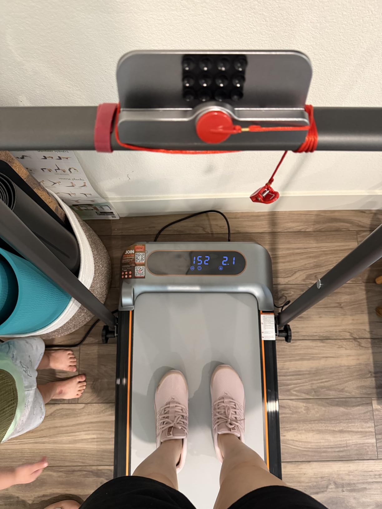 Foldable Treadmill with 8% Incline, Upgrade 3.5HP Low Noise Walking Pad Treadmill with Handle Bar, Trisomy 4 in 1 Portable Under Desk Treadmills for Home/Office, 330 Lbs Capacity, APP & Remote Control - Customer Photo 1