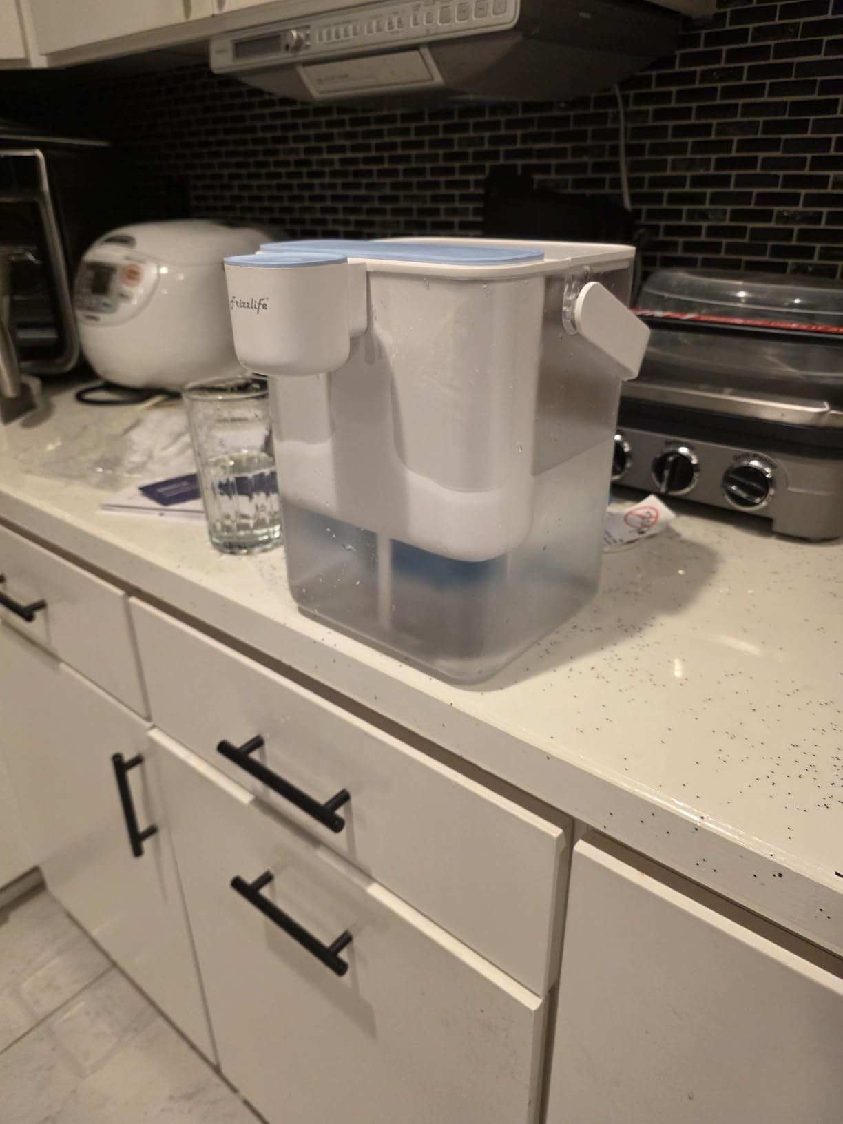 Frizzlife 400-Gallon Electric Water Filter Dispenser with 2 Filters (8-Stage Filtration),Reduce 99.89% of Lead,6 Months Rechargeable Water Pitcher, BPA-Free Instant Countertop Water Filter System,MD40 - Customer Photo 1