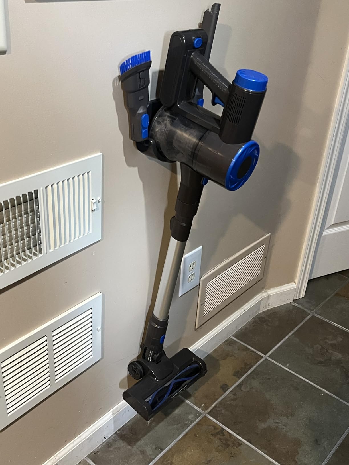 Cordless Vacuum Cleaner, Super Power Suction Stick Vacuum Cleaners with 2200 mAh Battery,8-in-1 Lightweight Self-Standing, 35 Mins Runtime for Home Low-Pile Carpet Pet Hair - Customer Photo 2