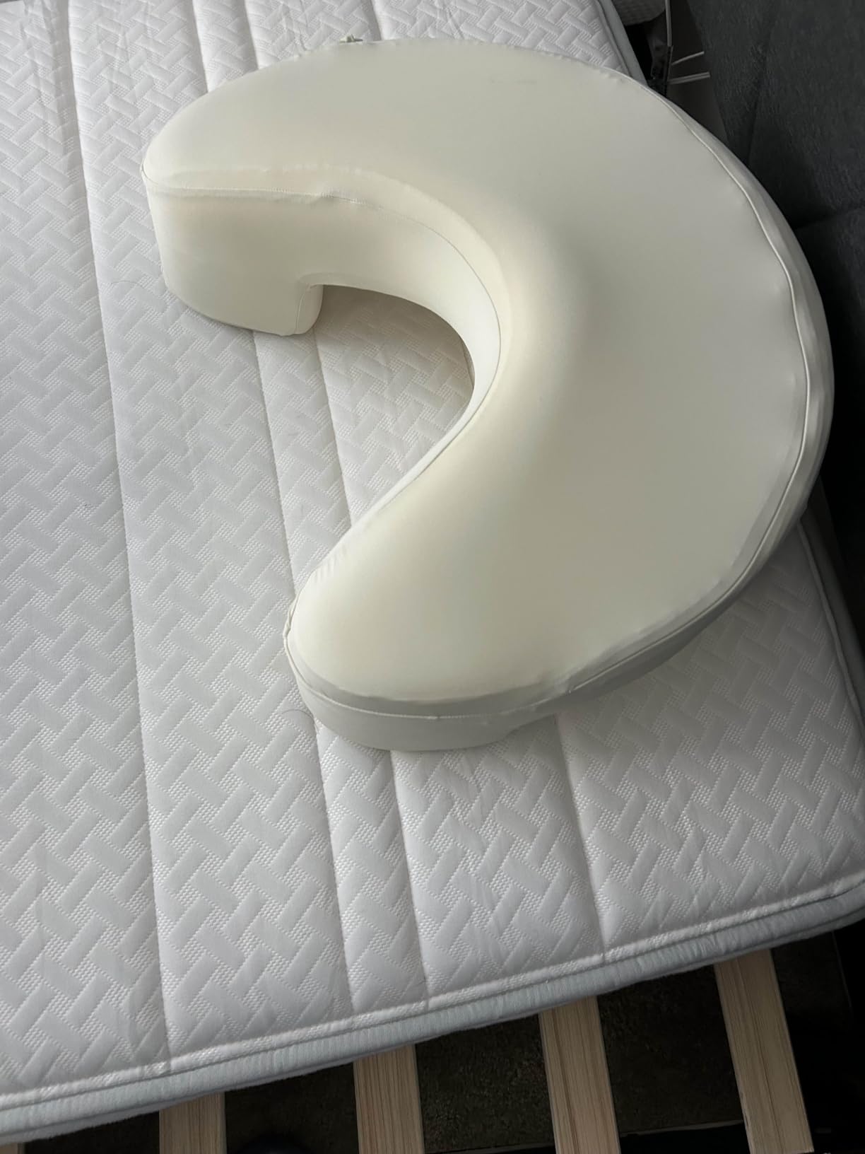 Jaxmoon Side Sleeper Pillow for Shoulder Pain Relief, Rotator Cuff Pillow with Arm Channels for Shoulder & Neck Support, Knee Pillow for Adults Between Legs, Ergonomic Memory Foam Pillow, Cream White - Customer Photo 1