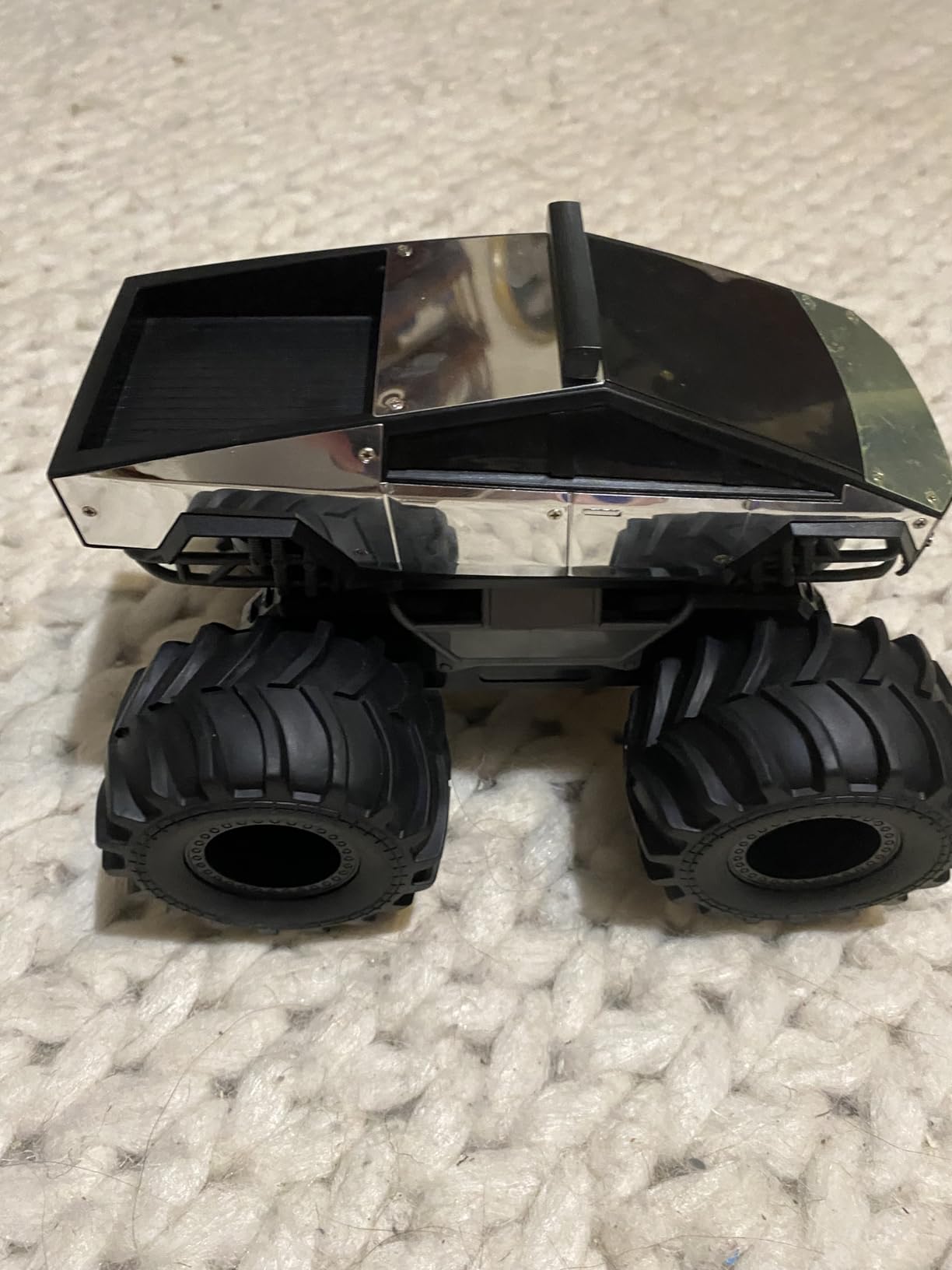 Amphibious Remote Control Car, 1:18 Monster Truck Toys for Boys RC Cars - Customer Photo 1