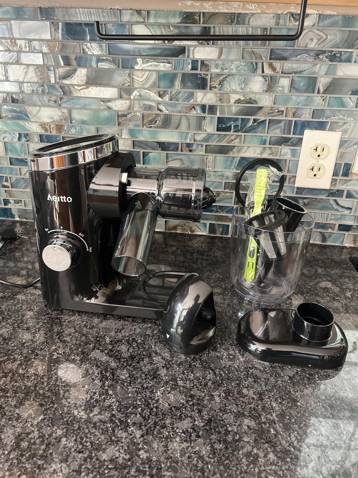 Aeitto Juicer Machines with Soft & Hard Modes, Quiet Motor, Reverse Function, Juicer Machines Vegetable and Fruit, Cold Press Juicer, Easy to Clean with Brush - Customer Photo 1