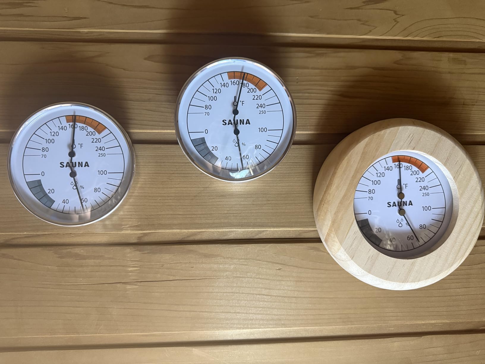 SPOROLWE Round Sauna Thermometer Hygrometer, Wooden Frame 2-in-1 Temperature and Humidity Gauge, 70-250°F Analog Dial Sauna Room Monitor, Easy-to-Read Wall Mounted Sauna Accessory for Home Spa Cabin - Customer Photo 3