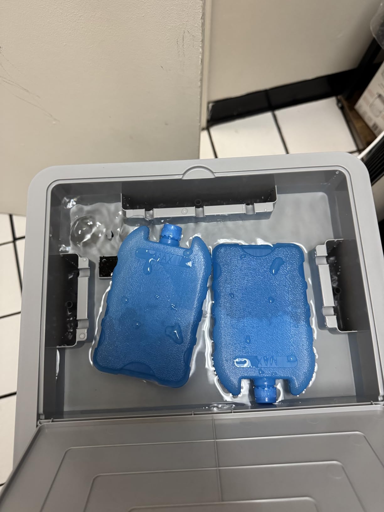 JRD Portable Air Conditioner, Portable Evaporative Air Cooler with Remote, 12H Timer, 4 Ice Pack, 2.4Gal Tank, 4 Mode&3 Speed, Mist Function, Swamp Cooler Cooling Fan for Bedroom Home Office Garage Customer Review JRD Portable Air Conditioner, Portable Evaporative Air Cooler with Remote, 12H Timer, 4 Ice Pack, 2.4Gal Tank, 4 Mode&3 Speed, Mist Function, Swamp Cooler Cooling Fan for Bedroom Home Office Garage - Customer Photo 1