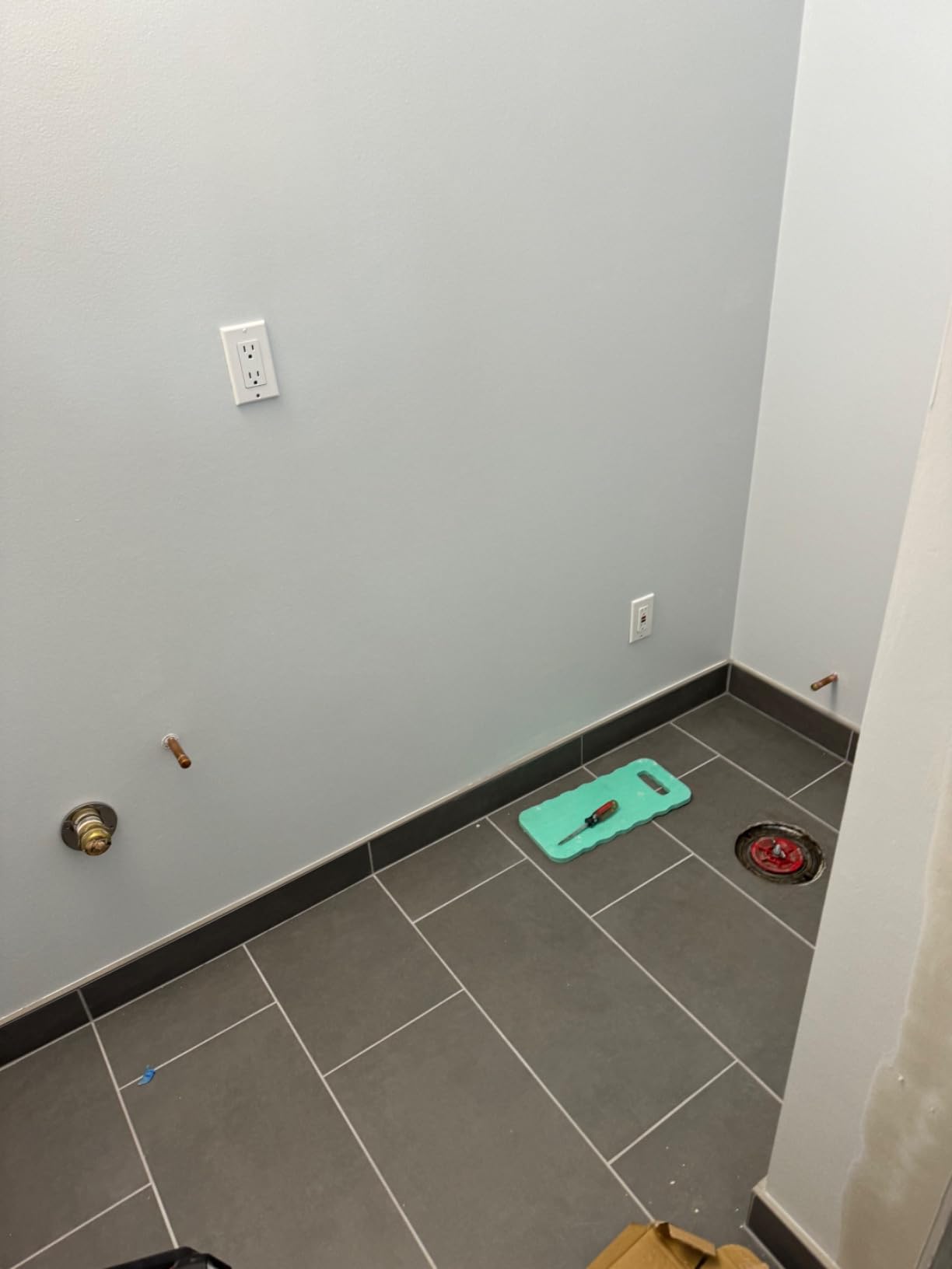 Oatey 33403 Plastic Plug (with Galvanized screw and wing nut), 4-Inch, Red - Customer Photo 2