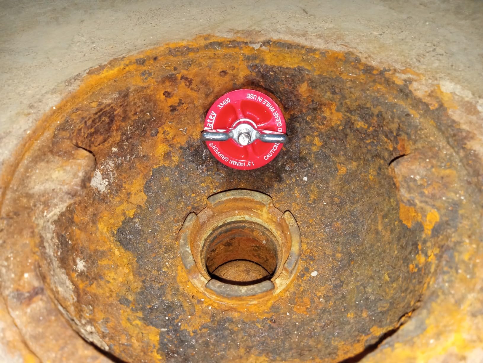 Oatey 33400 Mechanical End-of-Pipe Gripper Plug, 1-1/2 in., Red, 1 Count - Customer Photo 1