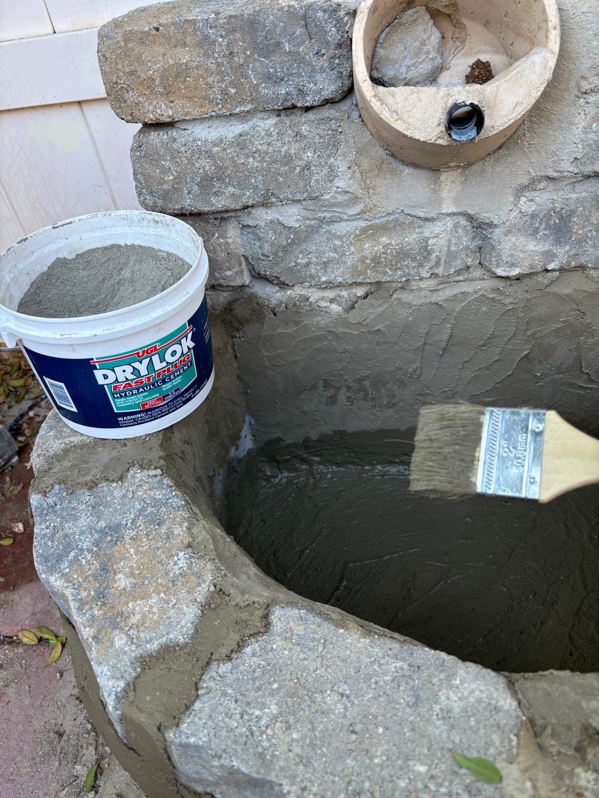 UGL DRYLOK Fast Plug Hydraulic Cement, 4 lb – Stops Water Leaks Instantly, Sets in 3-5 Minutes, Ideal for Masonry Cracks, Gray - Customer Photo 1