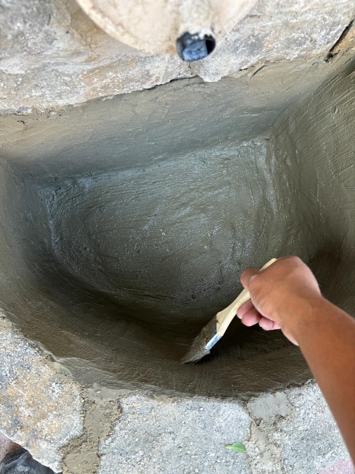 UGL DRYLOK Fast Plug Hydraulic Cement, 4 lb – Stops Water Leaks Instantly, Sets in 3-5 Minutes, Ideal for Masonry Cracks, Gray - Customer Photo 2