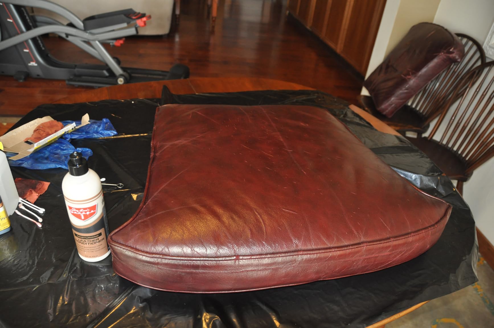Fiebing's Leather Dye (4 Fl Oz) - Alcohol-Based, Penetrating, Permanent Dye for Shoes, Boots, Belts, Bags, Furniture - Includes Wool Dauber Applicator - Customer Photo 2