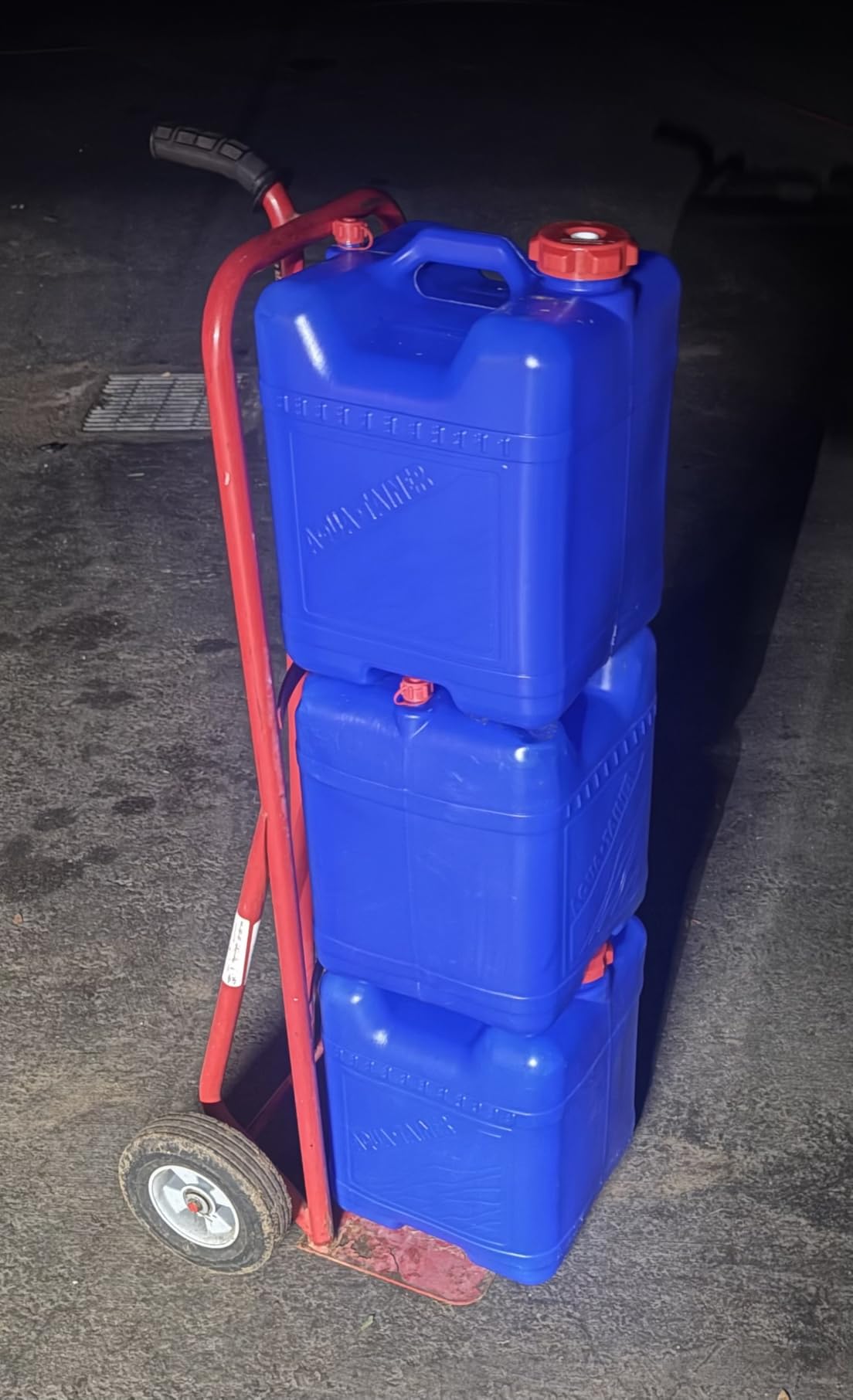 Reliance Products Aqua-Tainer 7 Gallon Rigid Water Container, Blue , 11.3 Inch x 11.0 Inch x 15.3 Inch - Customer Photo 1