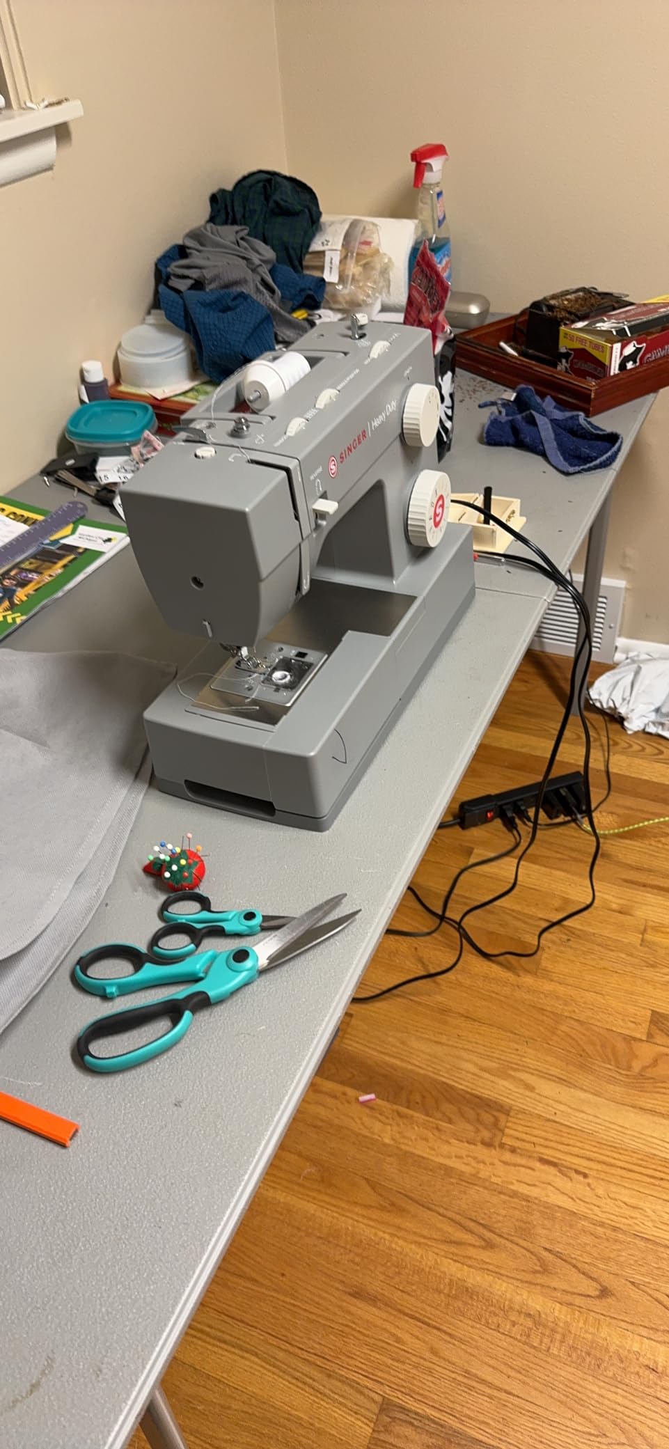 SINGER Heavy Duty 4411 High Speed Sewing Machine with Accessory Kit | Strong Motor With Enhanced Piercing Power, 69 Stitch Applications, Full Metal frame, 4-step Buttonhole & LED Light - Customer Photo 1
