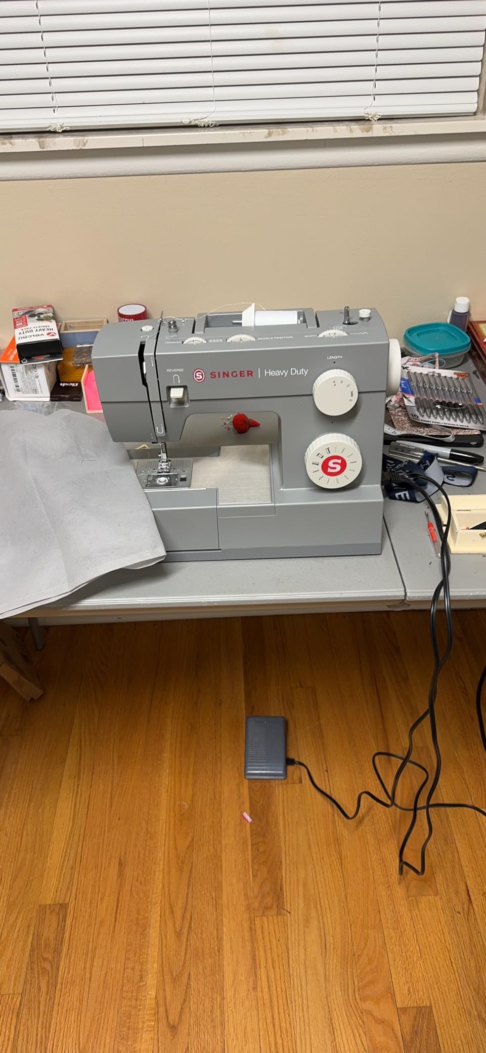 SINGER Heavy Duty 4411 High Speed Sewing Machine with Accessory Kit | Strong Motor With Enhanced Piercing Power, 69 Stitch Applications, Full Metal frame, 4-step Buttonhole & LED Light - Customer Photo 2