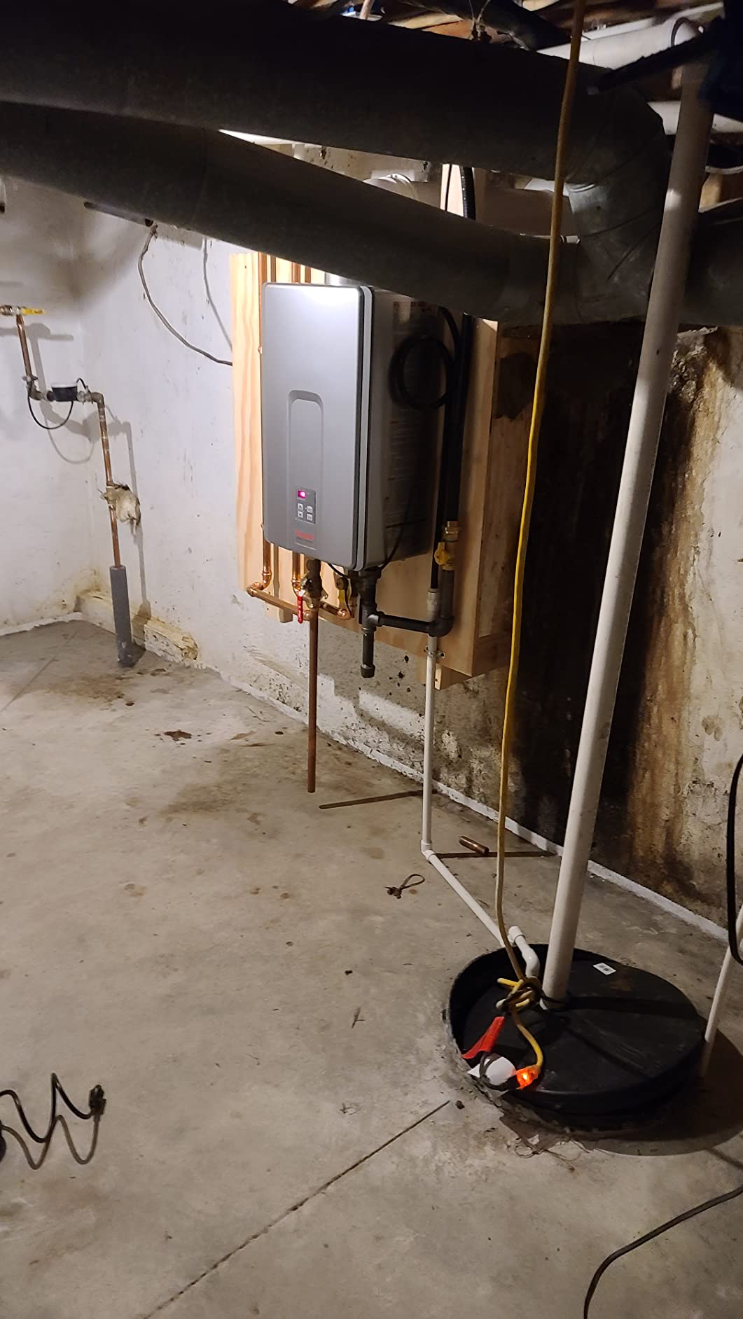 Rinnai RL75IN Tankless Hot Water Heater, 7.5 GPM, Natural Gas, Indoor Installation - Customer Photo 1