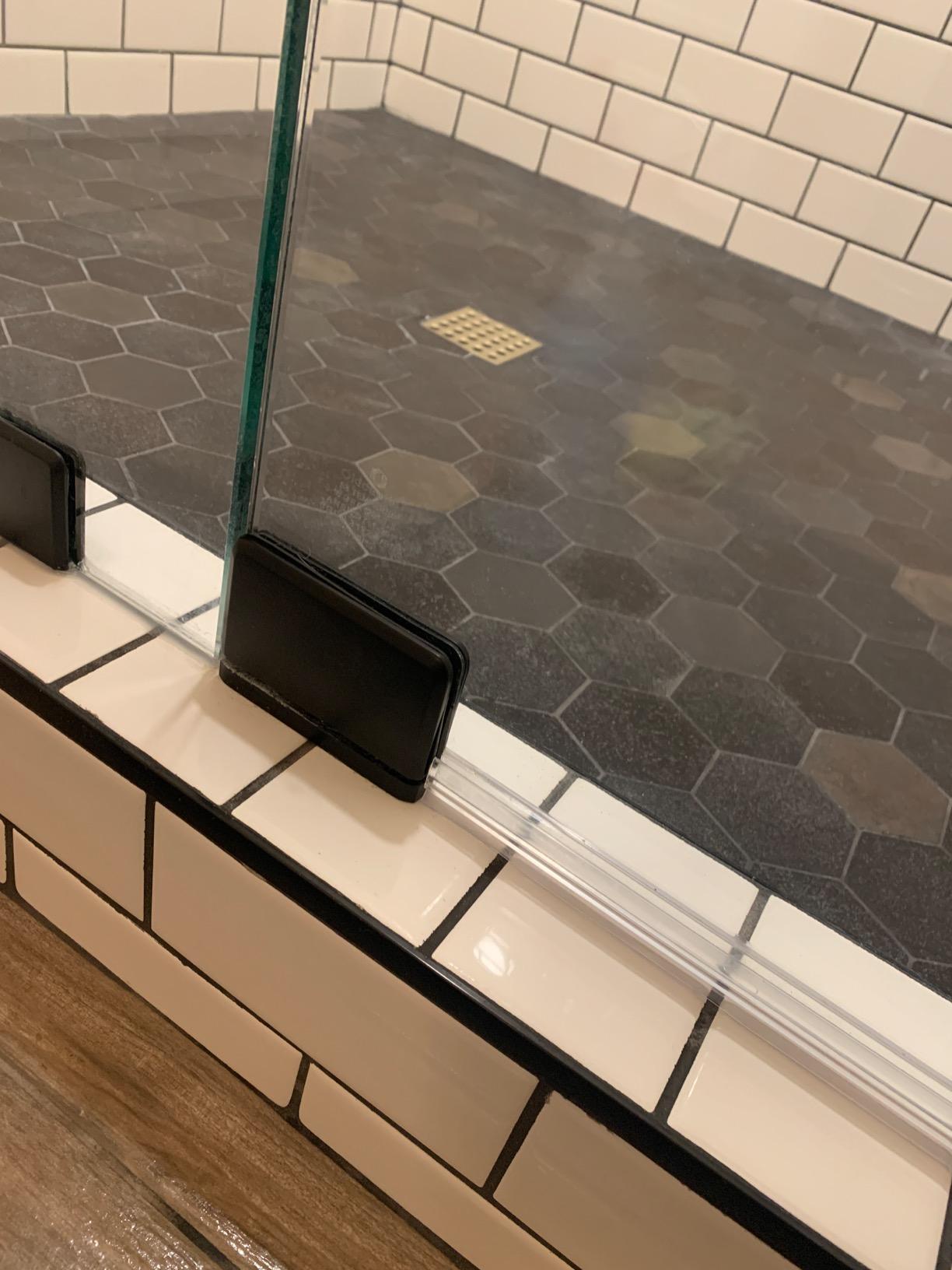 Made in the USA. Diamond Blue Repellent Wash Multi Surface. Cleans,Shine Best Cleaner for Glass, Granite, Countertops Wood & Stainless Steel. Direct from the Manufacturer 32oz Easy to use spray bottle - Customer Photo 2