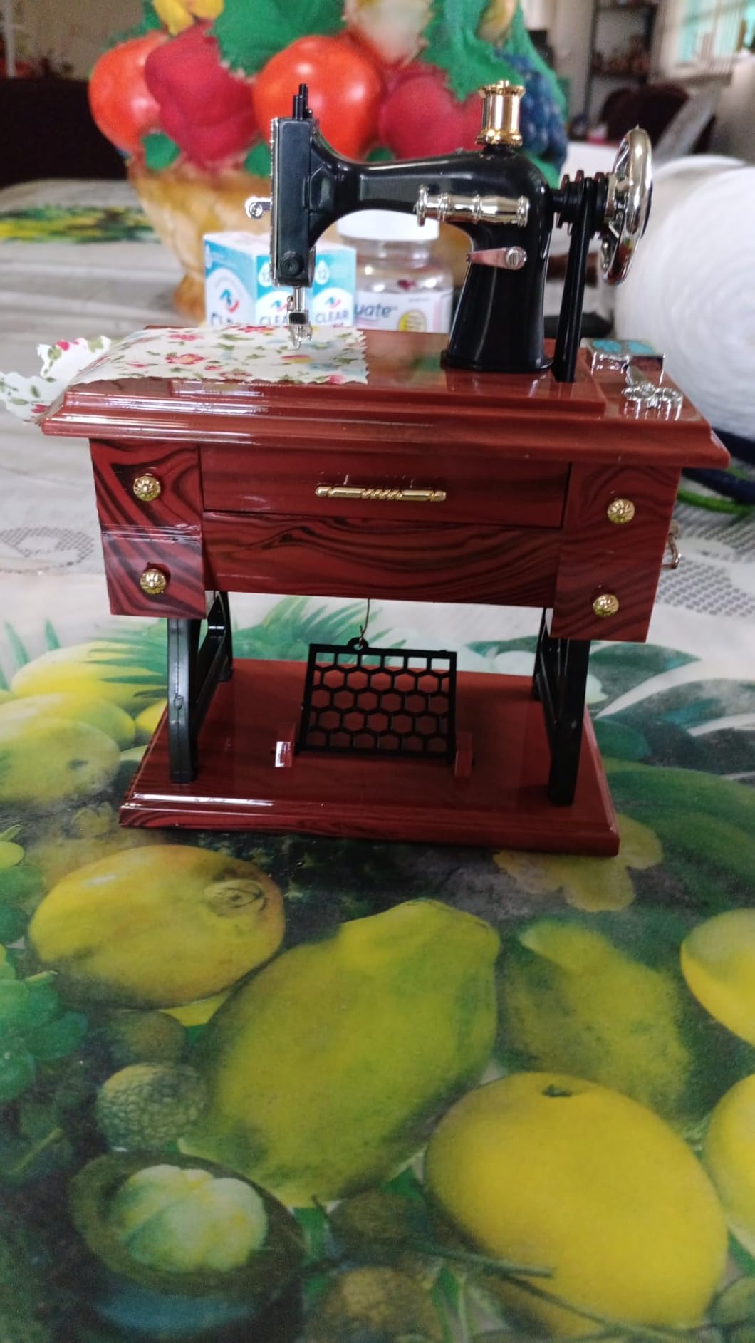 Artyea Vintage Mini Sewing Machine Style Plastic Music Box Table Desk Decoration Toy Gift for Kid Children, brown - Customer Photo 1