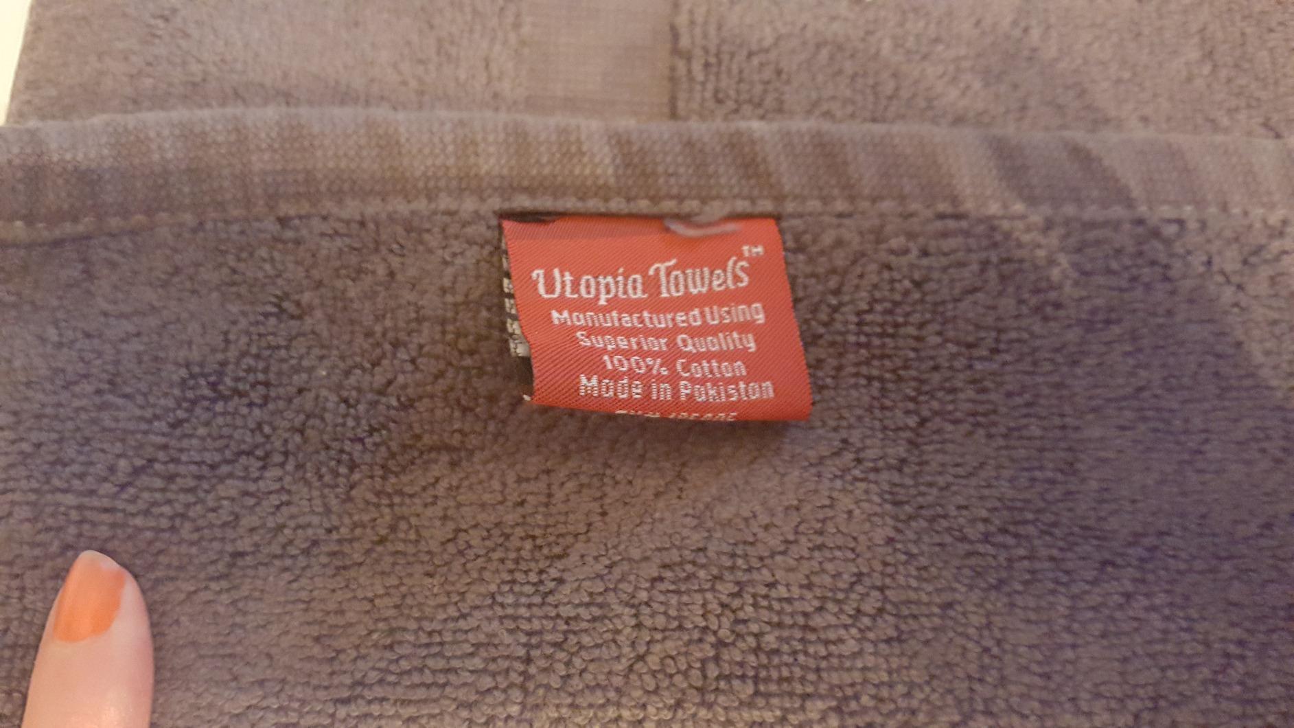 Utopia Towels Cotton Banded Rug, Bath Mats, Not a Bathroom Rug, 21 by 34 Inches, 100% Ring Spun Cotton, Highly Absorbent Shower Bathroom Floor Mat, White, 2 Pack Customer Review Utopia Towels Cotton Banded Rug, Bath Mats, Not a Bathroom Rug, 21 by 34 Inches, 100% Ring Spun Cotton, Highly Absorbent Shower Bathroom Floor Mat, White, 2 Pack - Customer Photo 1