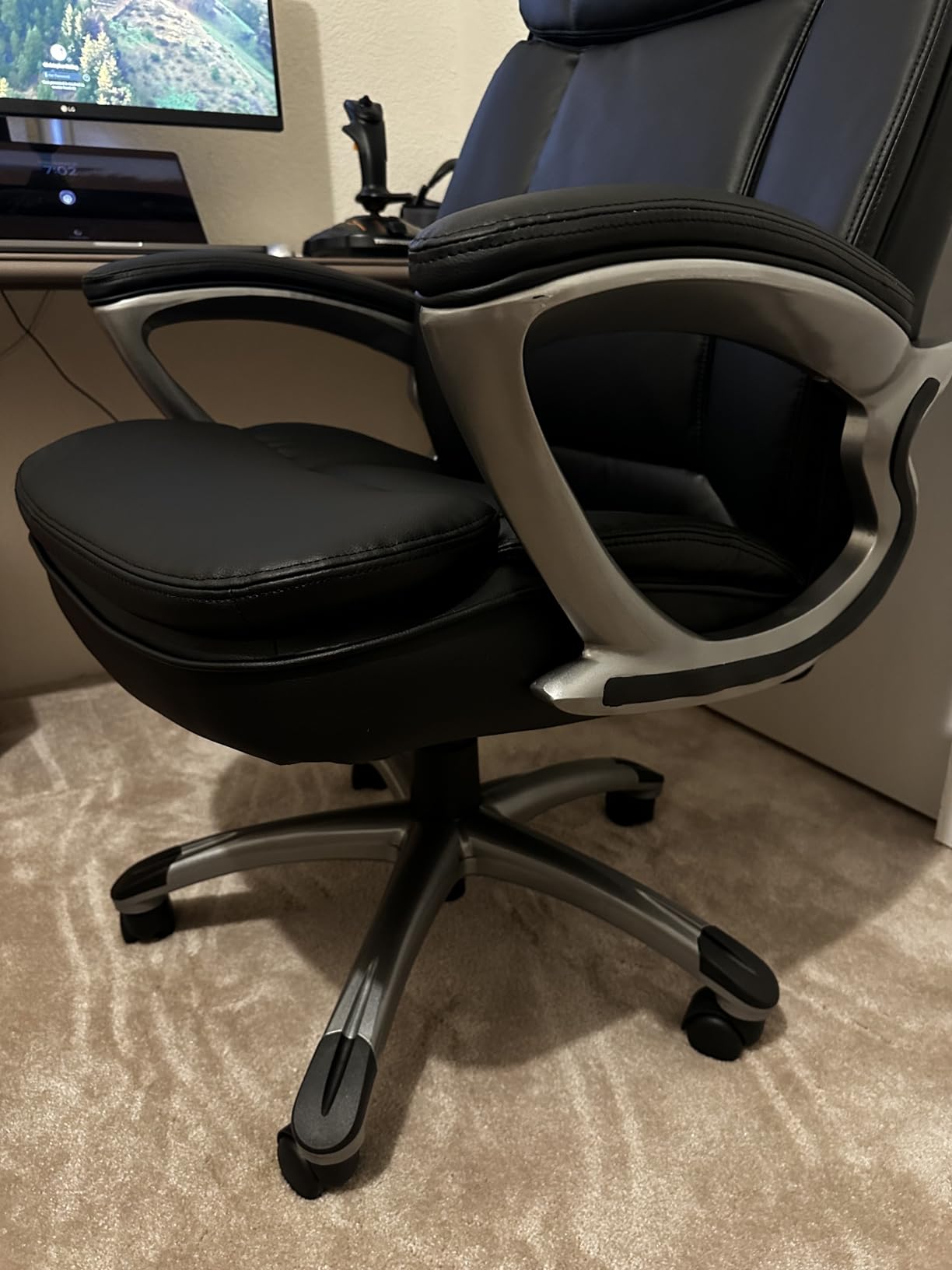 Serta Fairbanks Big & Tall Executive Office Chair, Ergonomic Comfy High-Back ComputerChairs with Lumbar Support, Semi-Plush Seat Cushion, Padded Armrests, Nylon Swivel Base, Bonded Leather, Black - Customer Photo 2