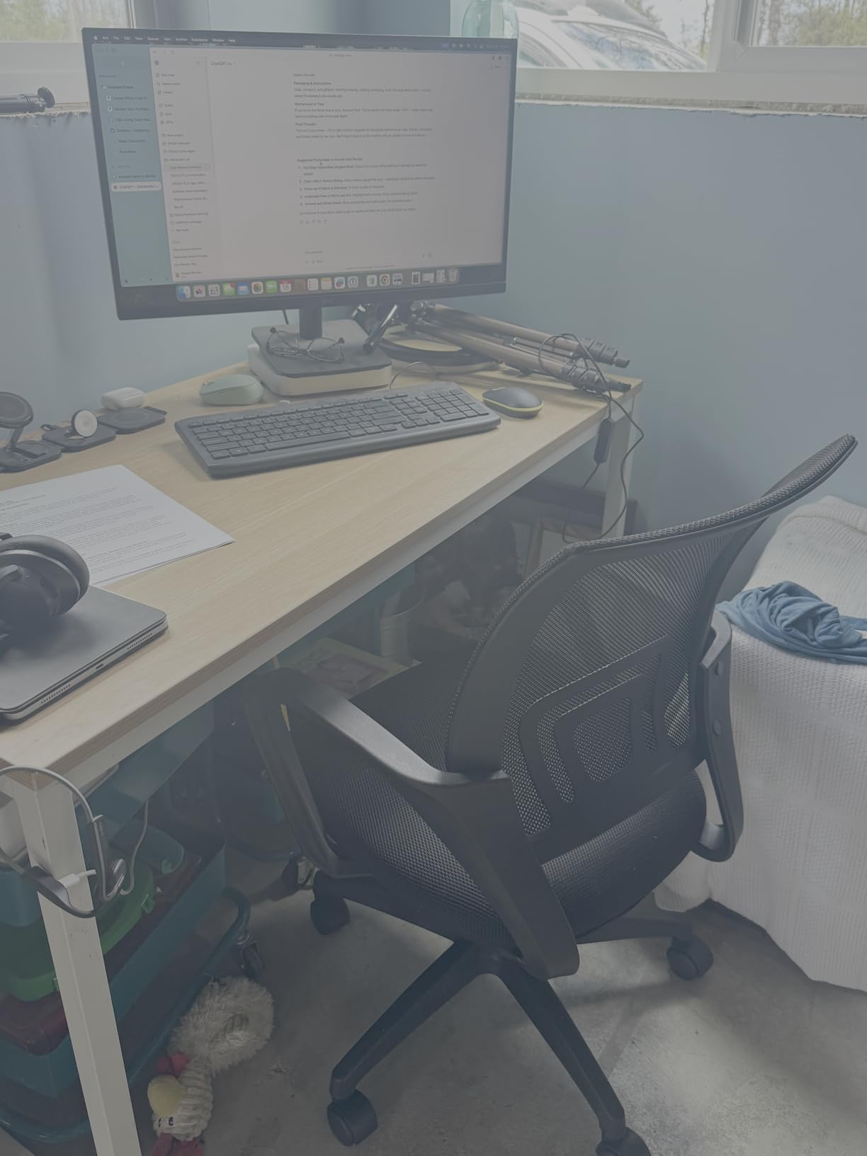 BestOffice | Ergonomic Office Chair | Mid-Back Swivel Desk Chair | Breathable Backrest & Lumbar Support | Adjustable Height | Sponge Seat | Rolling Wheels | Black | for Adults & Women - Customer Photo 1