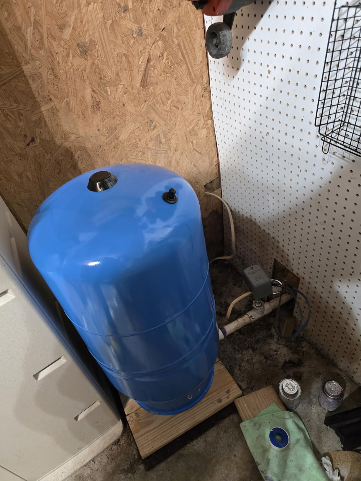 WX 202 Amtrol 20 Gallon Well-X-Trol free standing Water Well PRESSURE TANK 144S29 - Customer Photo 1