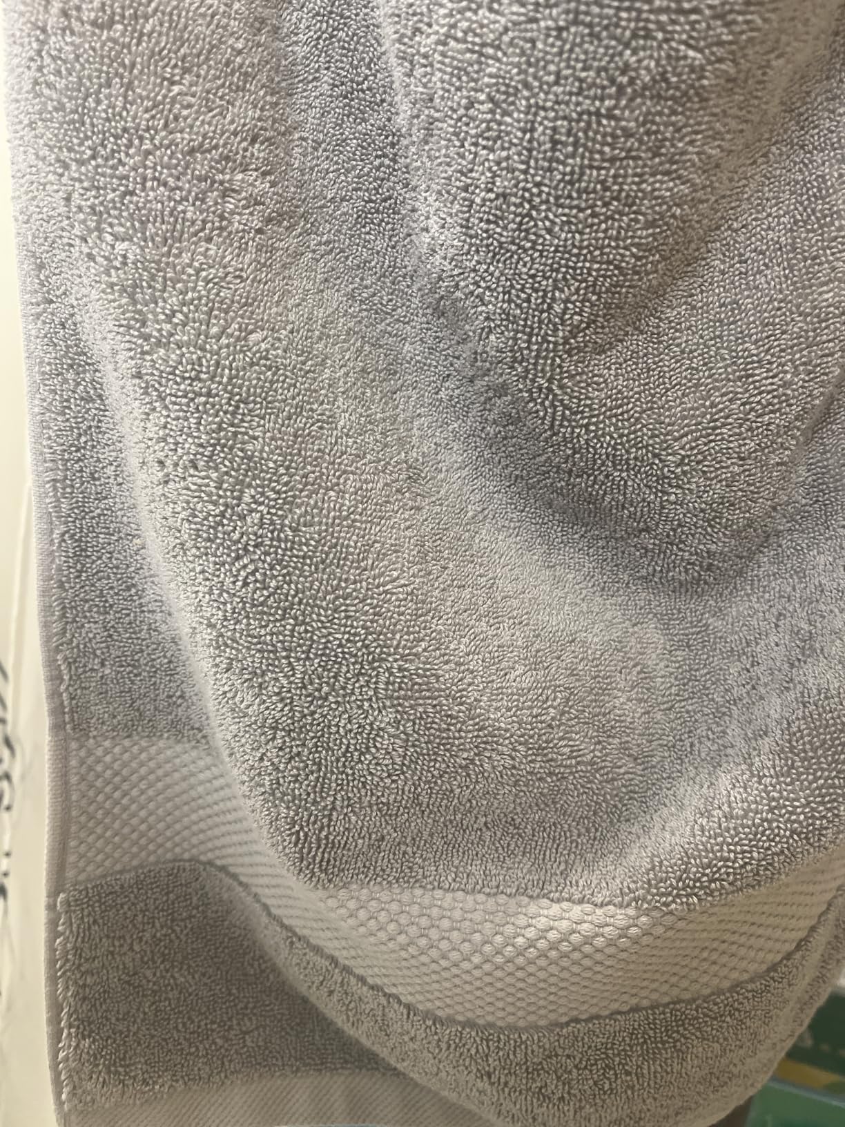 White Classic Luxury Bath Towels Set of 4 Large - 700 GSM Turkish Cotton Ultra Soft Bath Towels 27x54 | Highly Absorbent and Quick Dry | Hotel Towels for Bathroom Luxury, Plush Shower Towels, White Customer Review White Classic Luxury Bath Towels Set of 4 Large - 700 GSM Turkish Cotton Ultra Soft Bath Towels 27x54 | Highly Absorbent and Quick Dry | Hotel Towels for Bathroom Luxury, Plush Shower Towels, White - Customer Photo 1