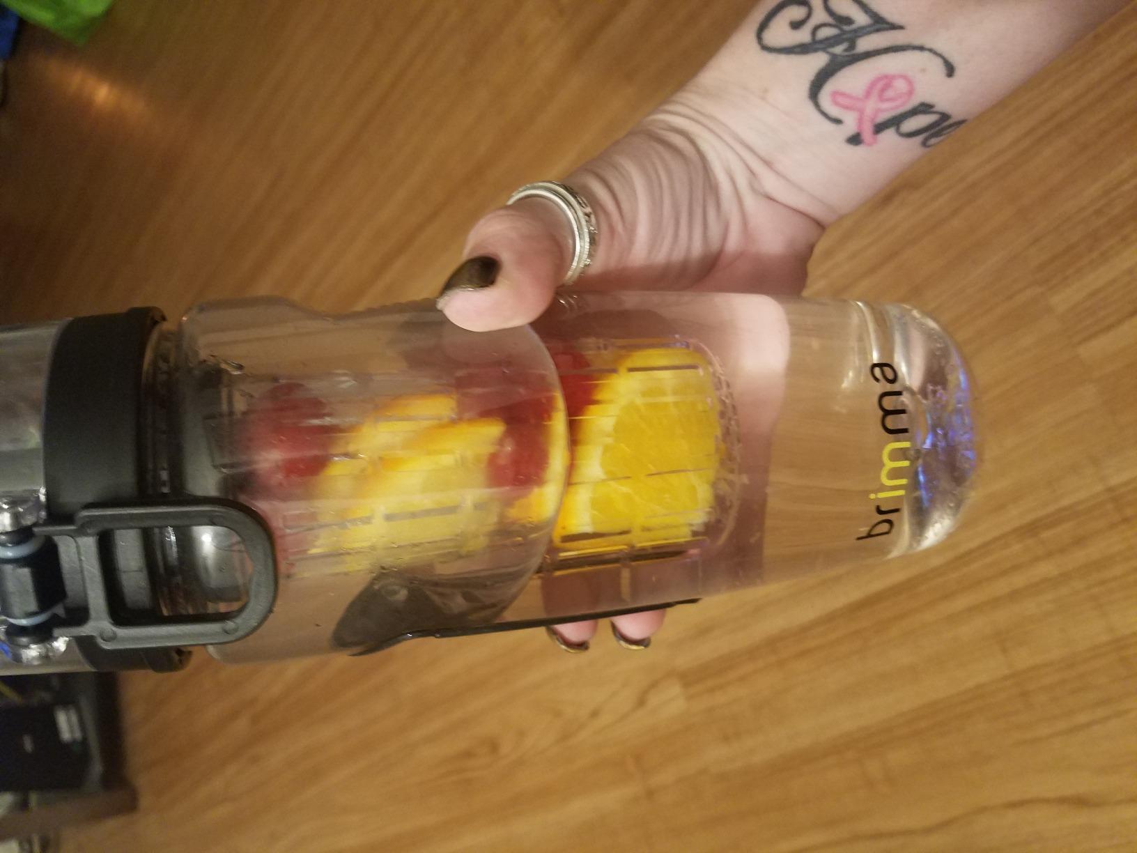 Brimma Fruit Infuser Water Bottle - 32 oz Large, Leakproof Plastic Fruit Infusion Water Bottle for Gym, Camping, and Travel - Customer Photo 1
