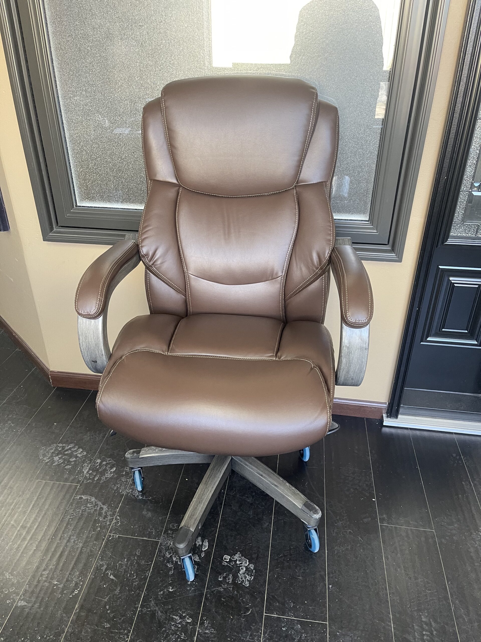 La-Z-Boy Delano Big & Tall Executive Office Chair, Ergonomic Mid-Back Body Pillow Lumbar Support, ComfortCore Memory Foam Cushion, Mahogany Wood Arms & Swivel Base, Bonded Leather, Chestnut Brown - Customer Photo 1