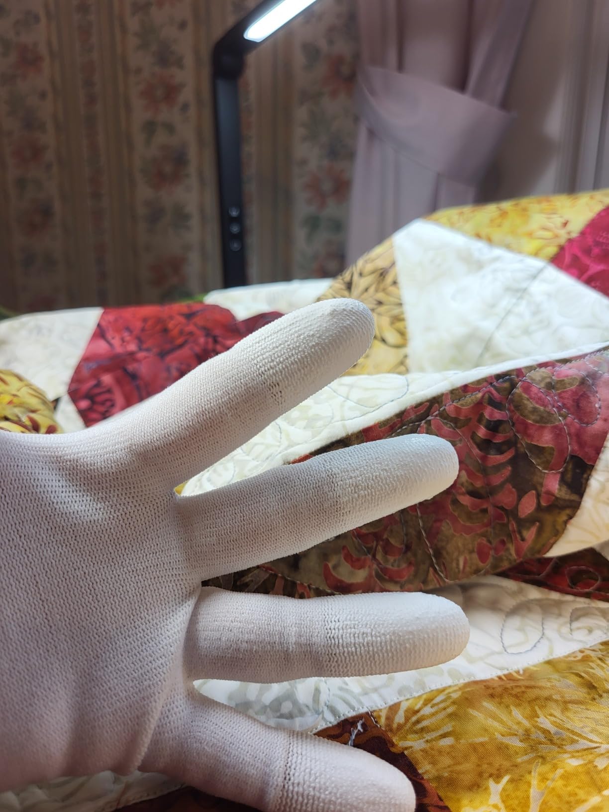 Quilting Support Gloves for Free-Motion Sewing, by Quilter's Touch Customer Review Quilting Support Gloves for Free-Motion Sewing, by Quilter's Touch - Customer Photo 1