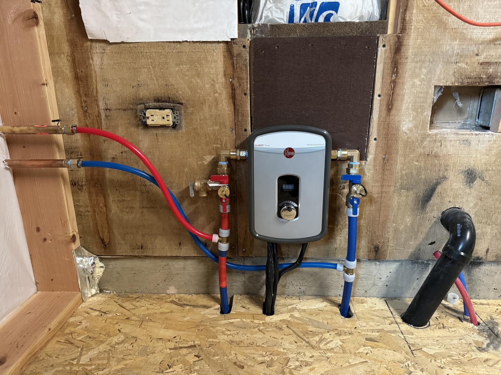 Rheem 240V Heating Chamber RTEX-13 Residential Tankless Water Heater, GRAY - Customer Photo 2