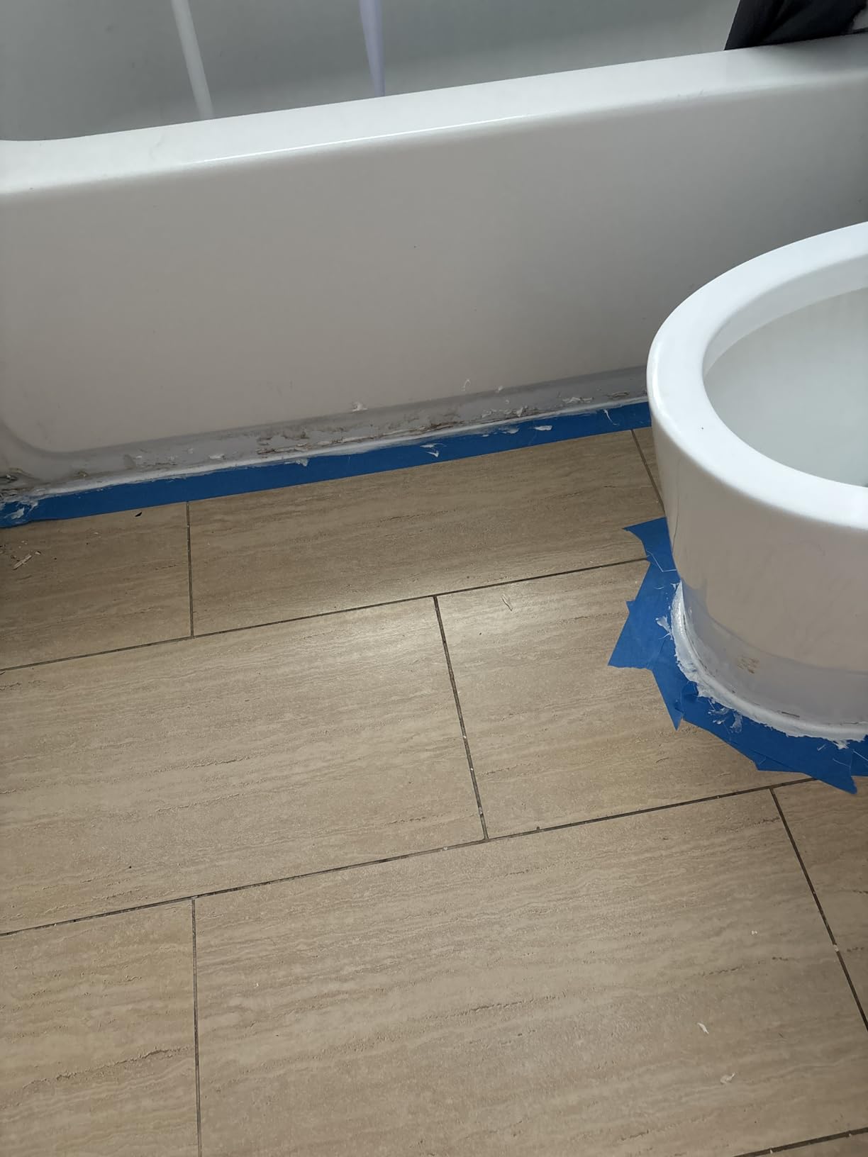 Gorilla Waterproof Caulk & Seal Silicone Sealant, 10oz Cartridge (Pack of 1) - White Caulking Sealant for Kitchen, Window, Bath, Marine, Door and More Customer Review Gorilla Waterproof Caulk & Seal Silicone Sealant, 10oz Cartridge (Pack of 1) - White Caulking Sealant for Kitchen, Window, Bath, Marine, Door and More - Customer Photo 1