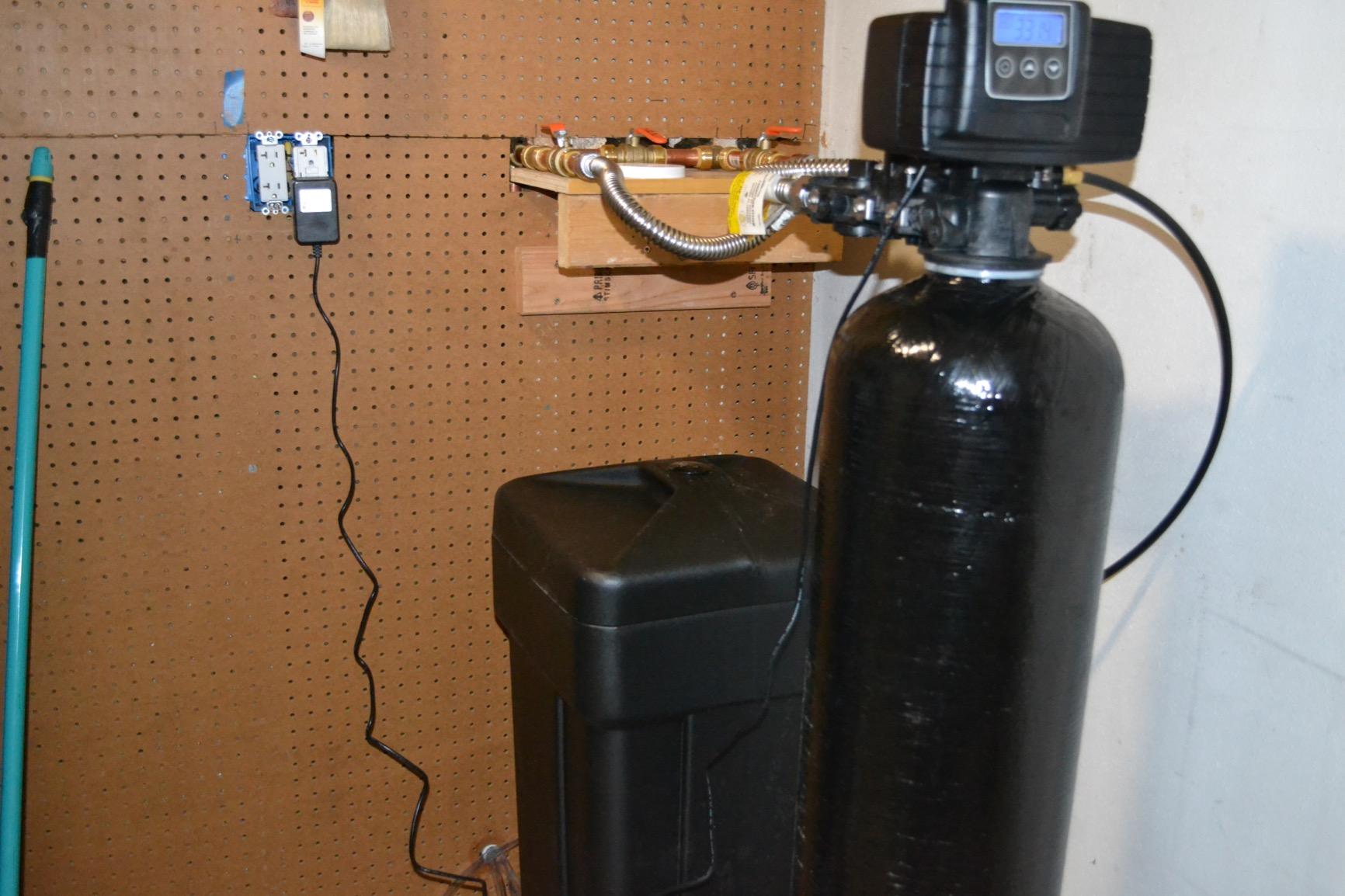 Fleck 5600 SXT Metered 64,000 Grain Water Softener, 10% resin | 10% Commercial Grade Cation Resin, Partially Loaded customer photo 2
